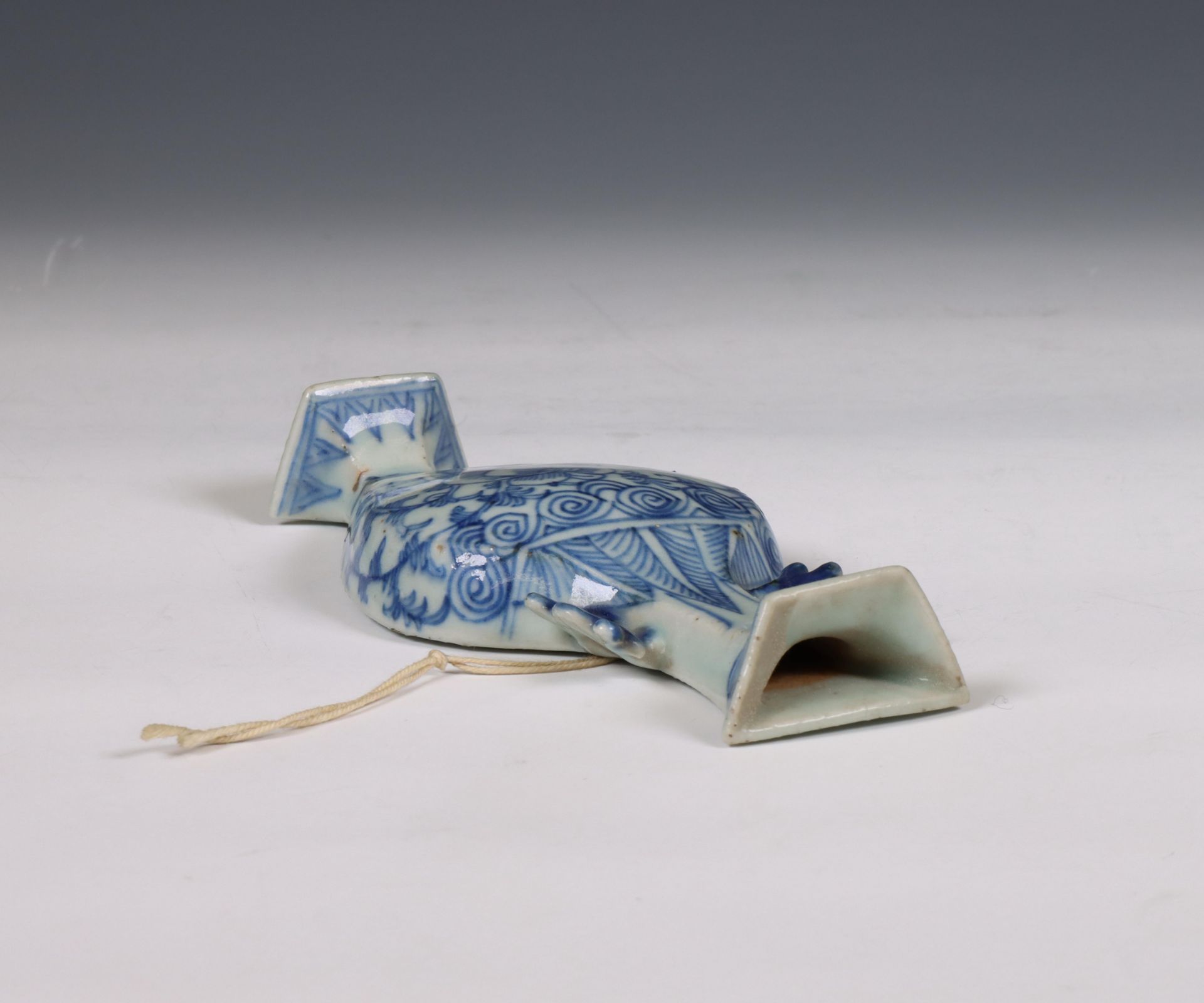 China, a blue and white porcelain wall vase, 19th century, - Bild 2 aus 3