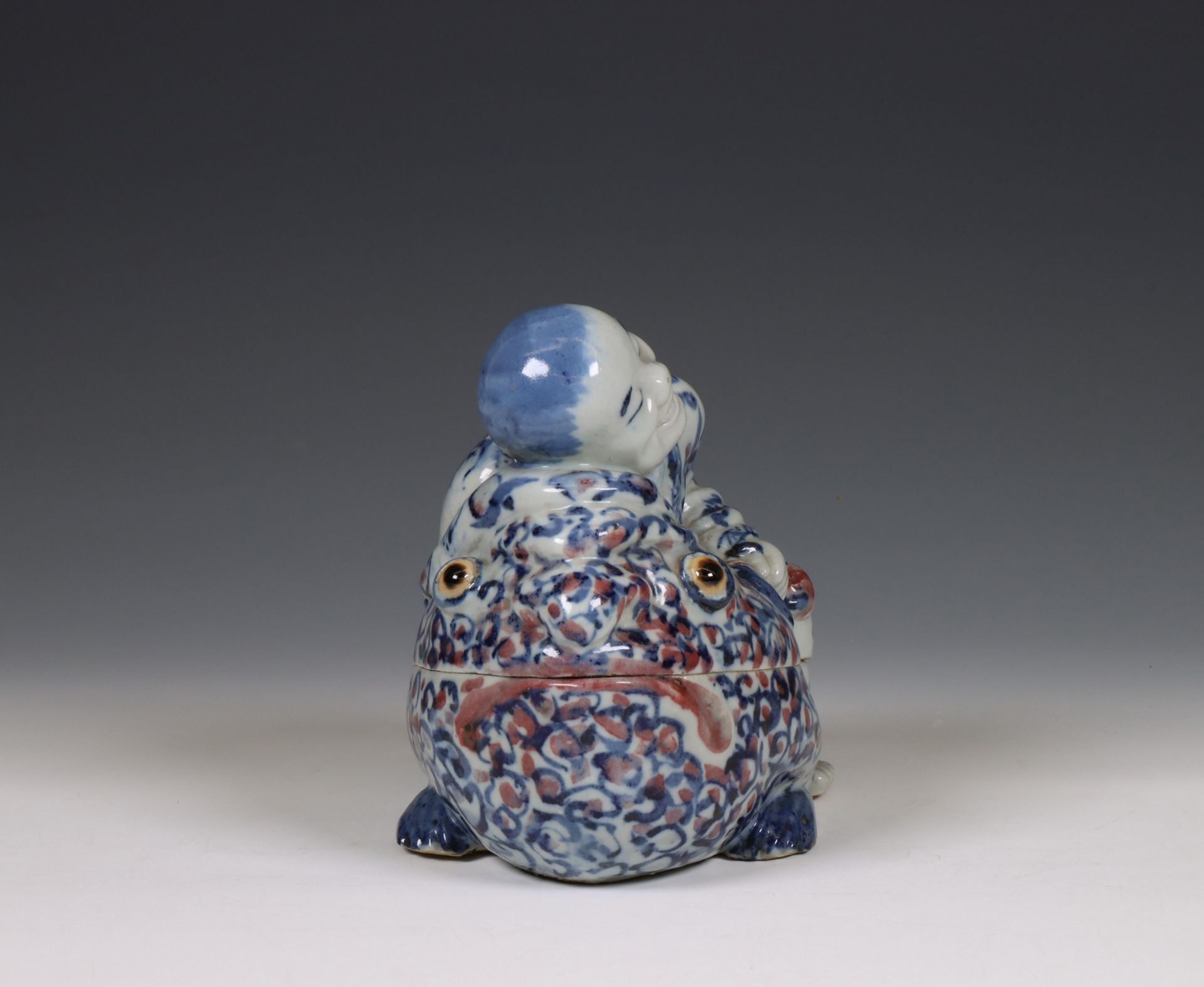 China, an iron-red and blue and white censer shaped as Liu Hai and three-legged toad, 19th century, - Image 3 of 6