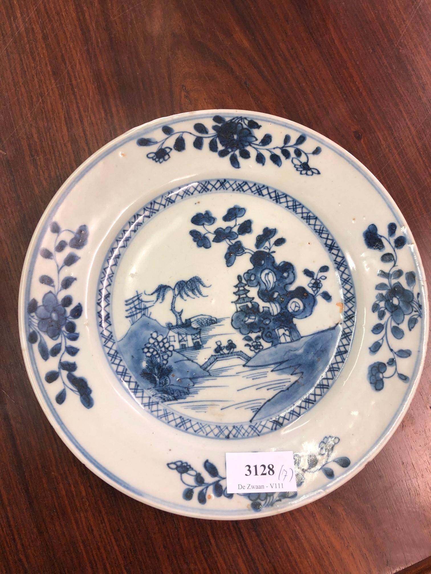 China, a set of seven blue and white porcelain plates, Qianlong period (1736-1795),