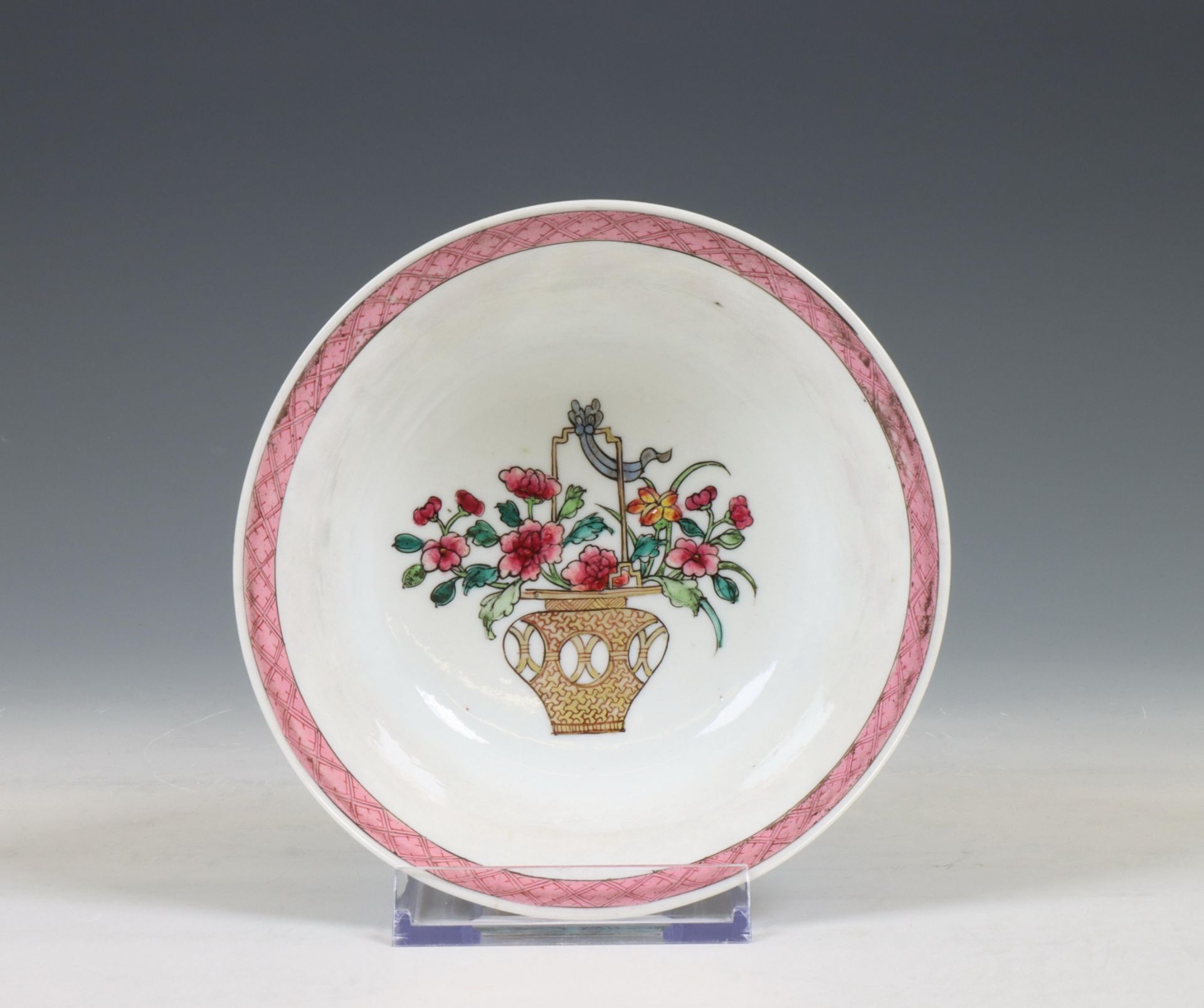 China, famille rose porcelain bowl, late Qing dynasty (1644-1912), - Bild 4 aus 6
