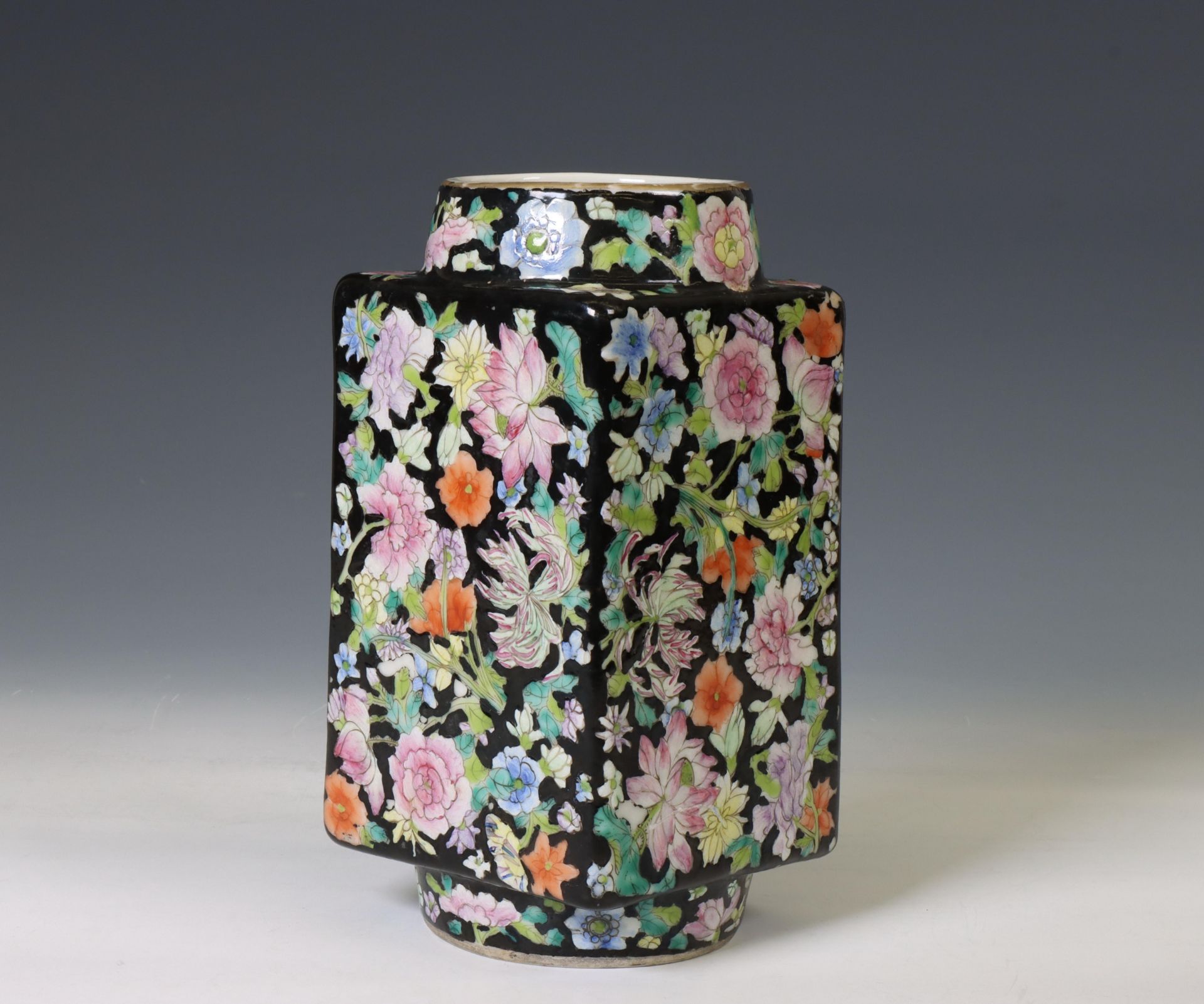 China, a black-ground famille rose porcelain 'millefleurs' cong vase, 19th century, - Bild 4 aus 4