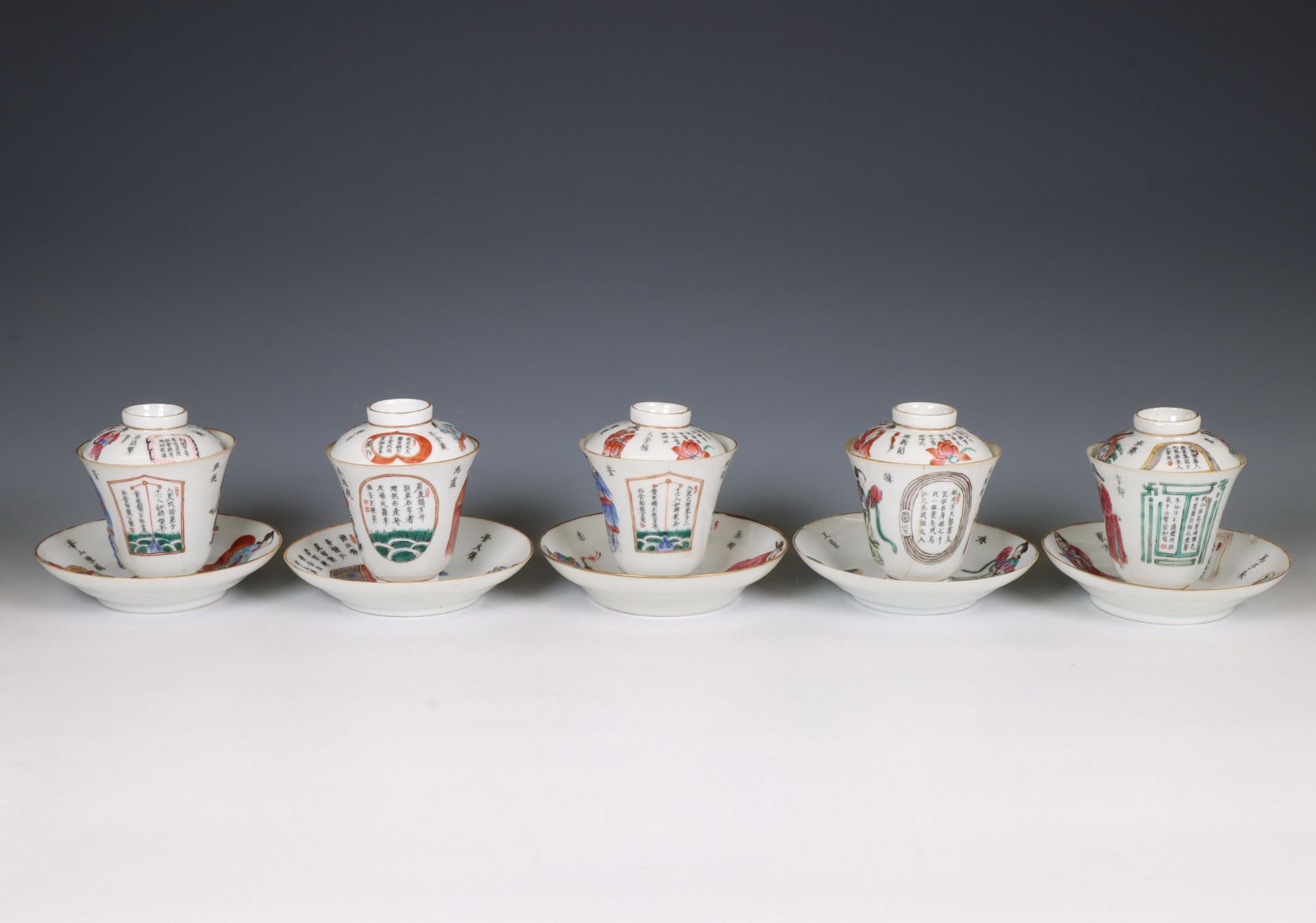 China, five famille rose porcelain 'Wu Shuang Pu' cups, covers and saucers, 19th century, - Bild 4 aus 8