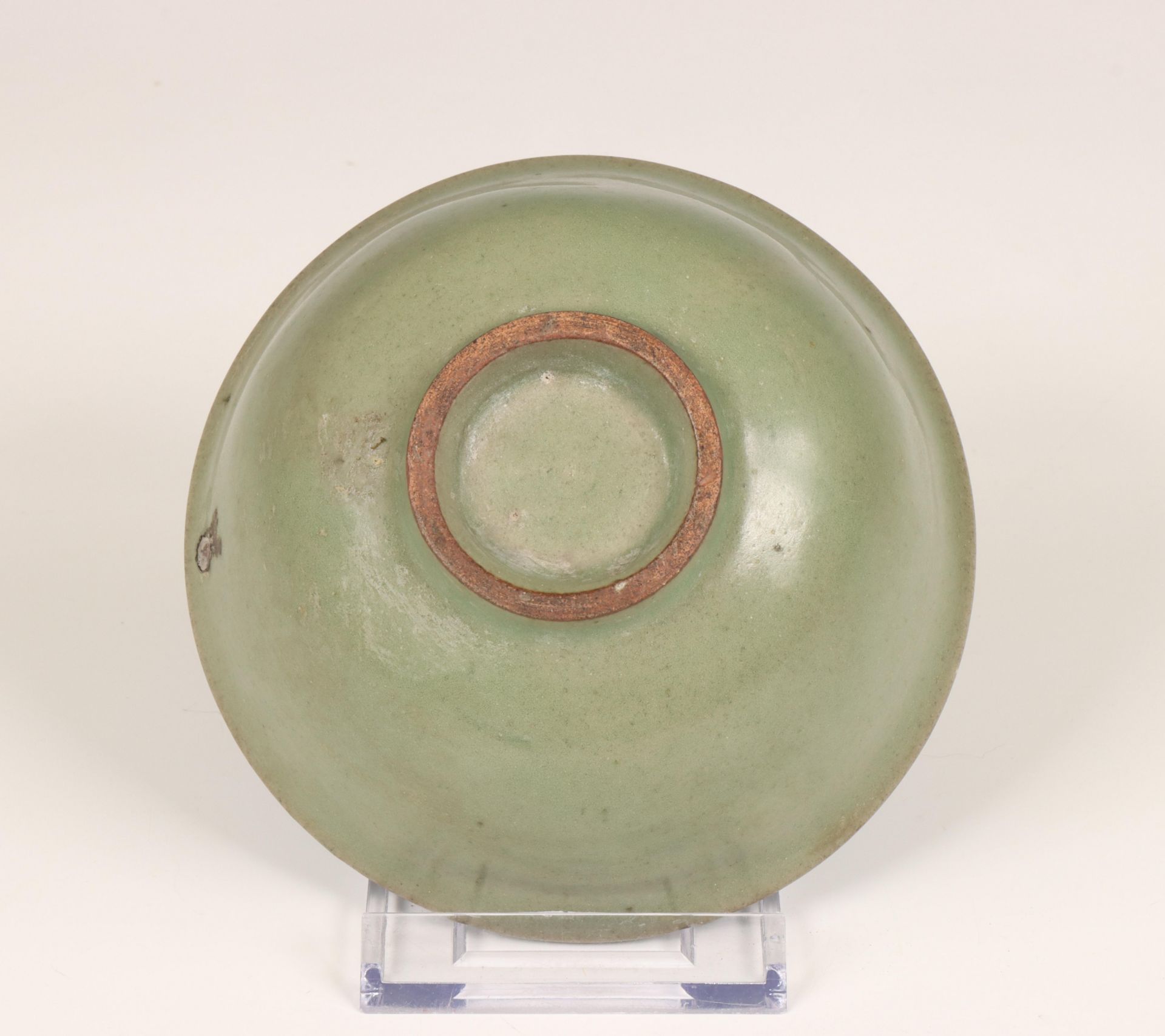China, celadon-glazed bowl, Ming dynasty (1368-1644), - Bild 5 aus 6