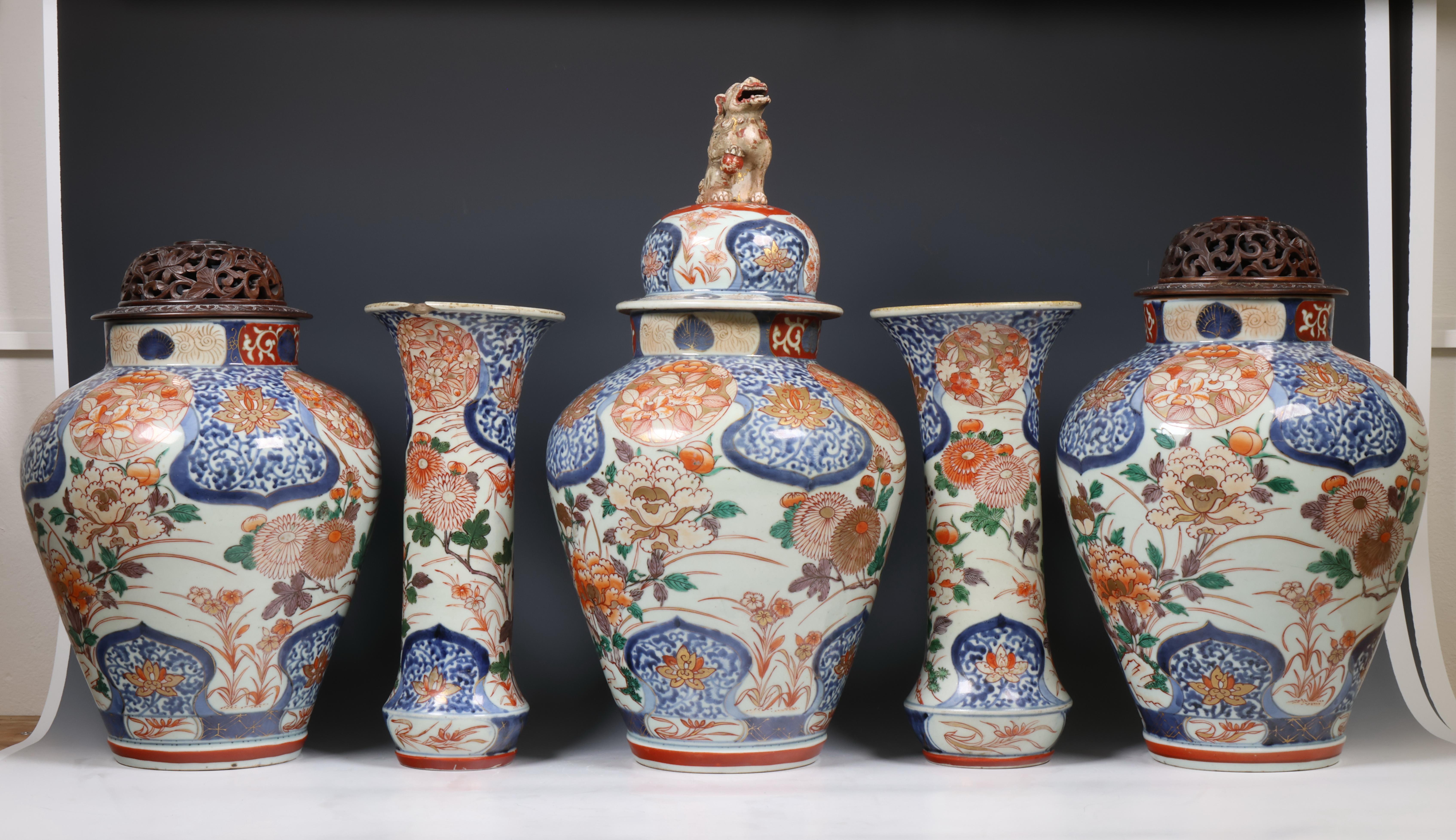 Japan, five-part Imari porcelain garniture, 18th century, - Image 4 of 8