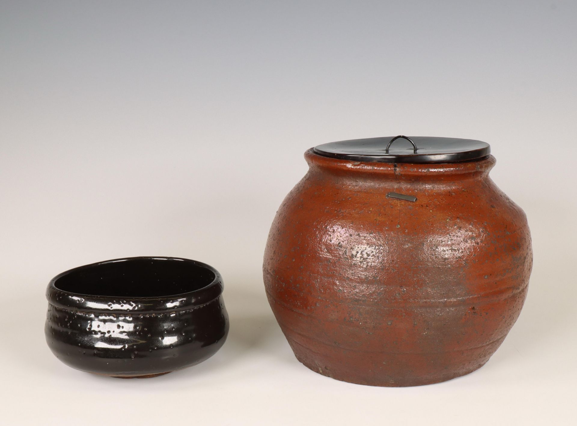 Japan, Tamba ceramic water jar and lacquer cover, Edo period (1603-1868), and a Setoguro chawan, 19t