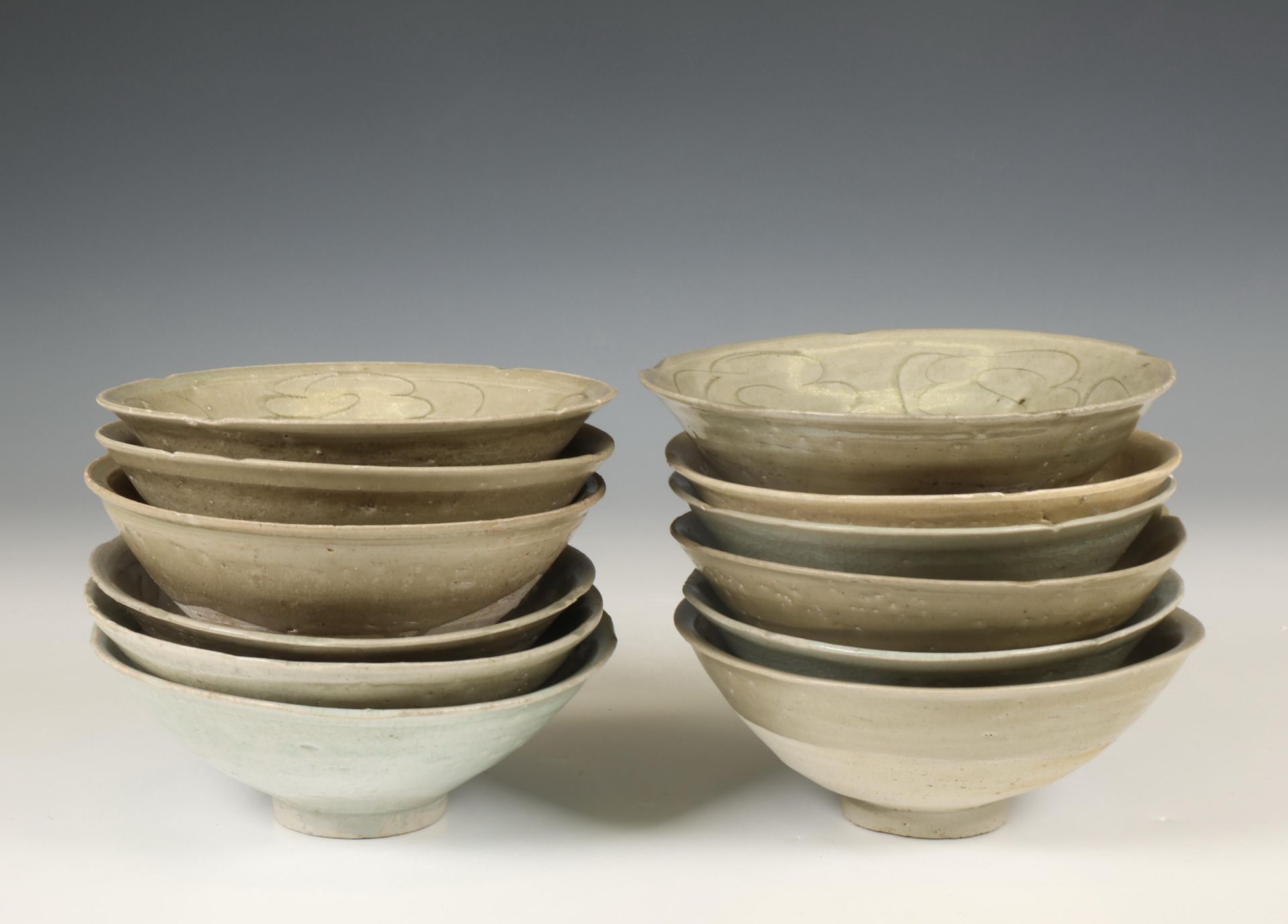 China, collection of twelve celadon-glazed bowls, Northern Song dynasty, 10th-12th century, - Bild 4 aus 5