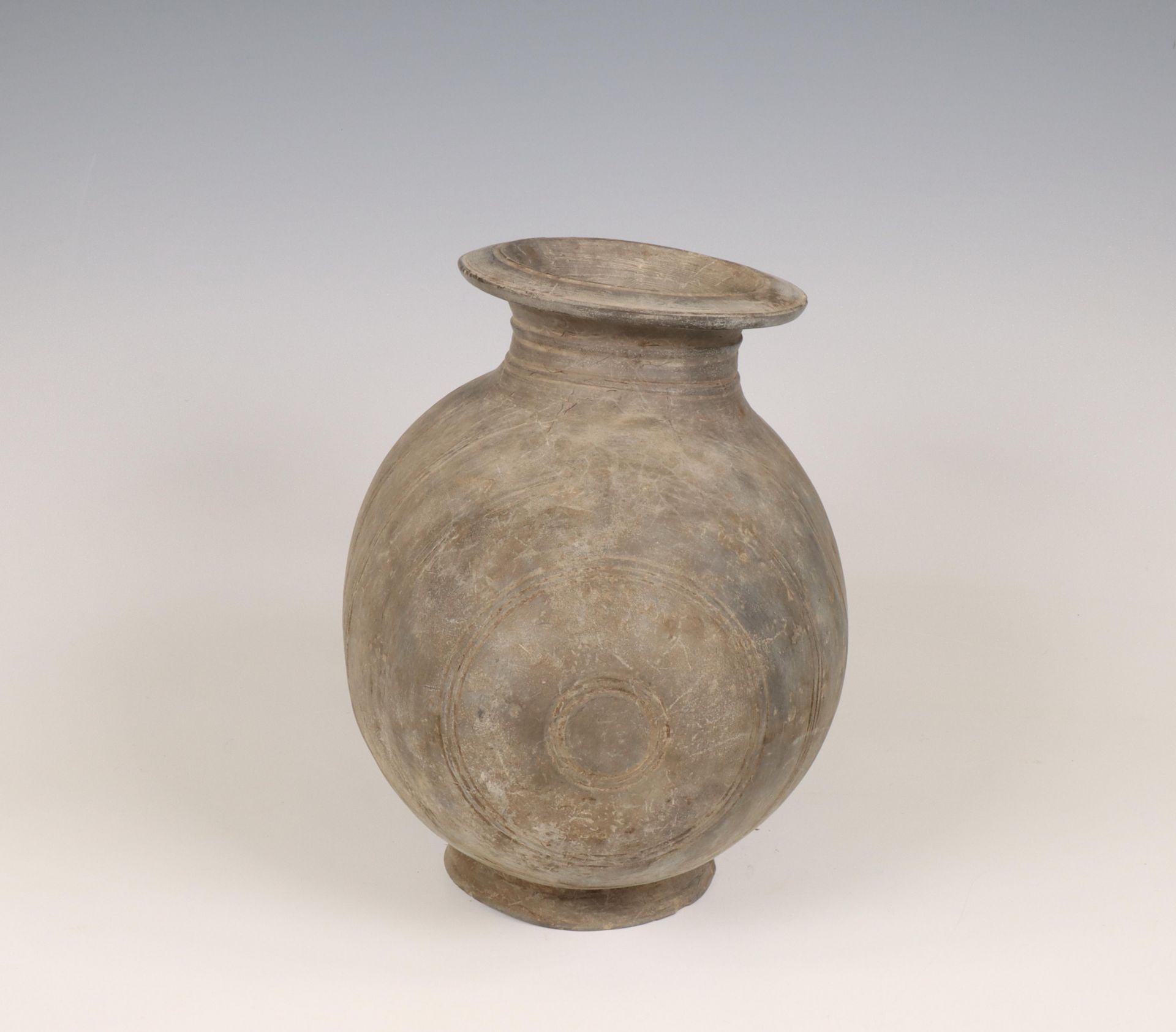 China, grey earthenware cocoon vase, Han dynasty (206 BC-220 AD), - Image 6 of 6