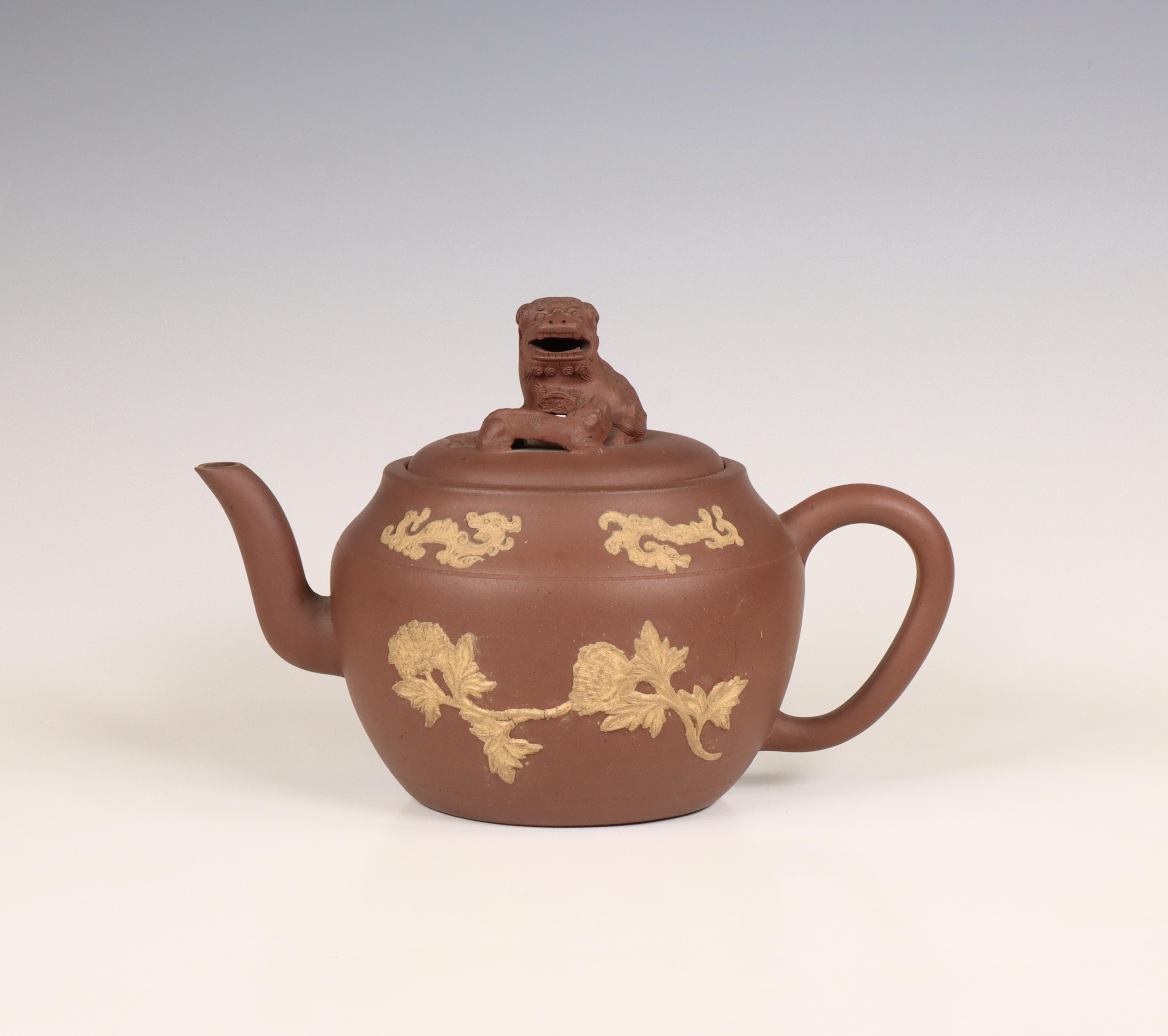 China, Yixing earthenware teapot and cover, 19th/ 20th century,