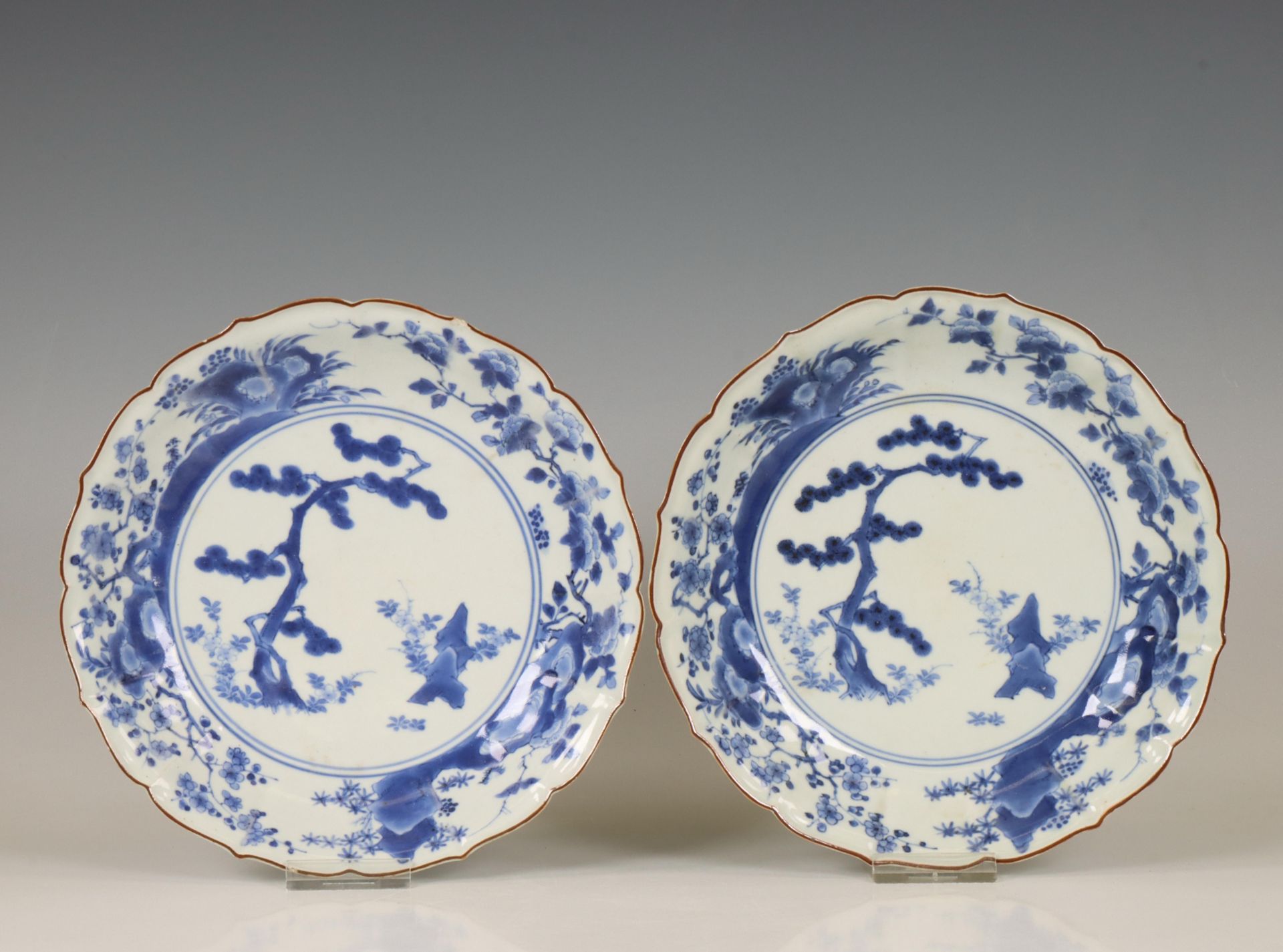 Japan, a pair of blue and white Arita dishes, 17th-18th century,