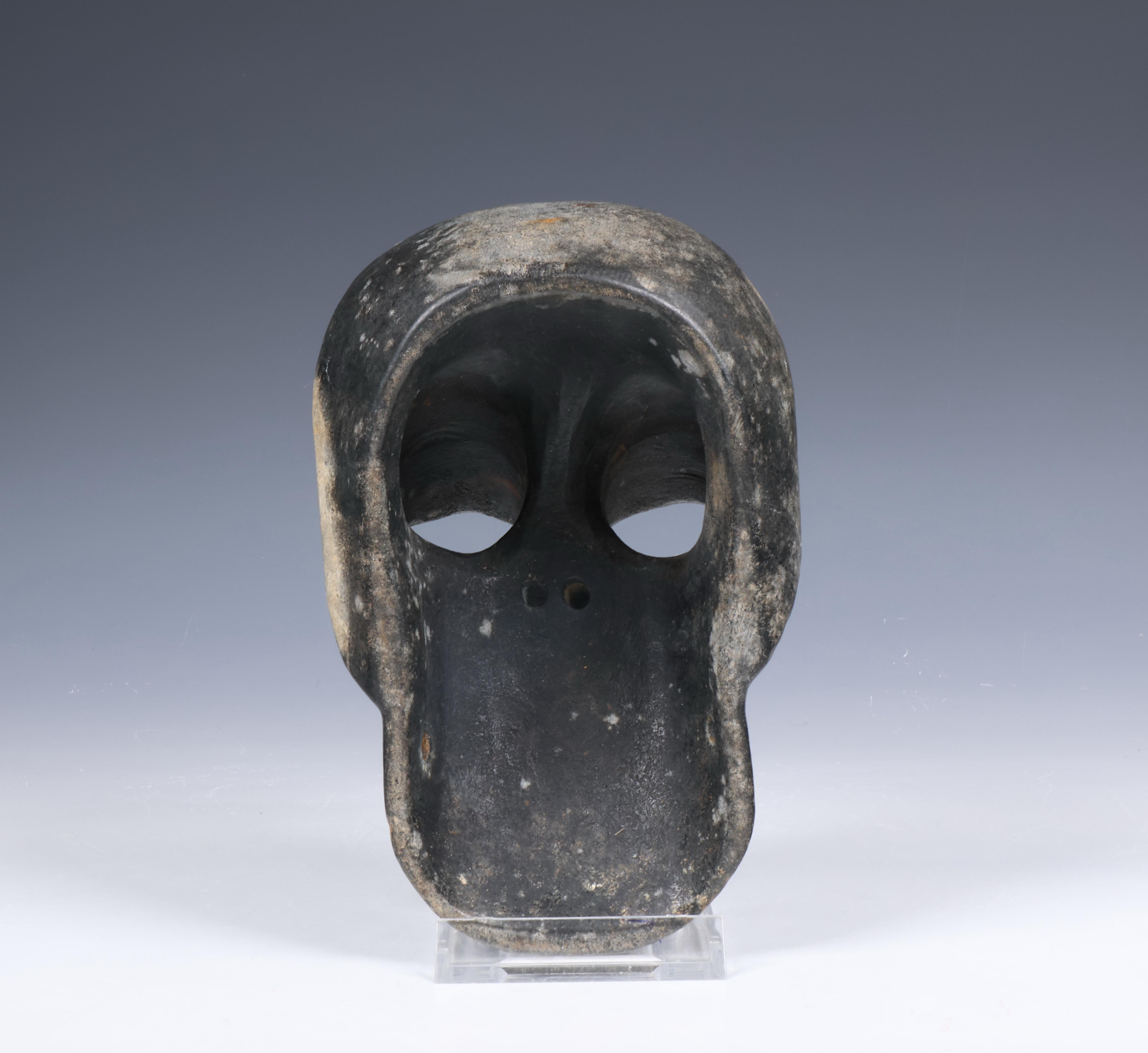 China, black stone model of a skull, - Bild 4 aus 5