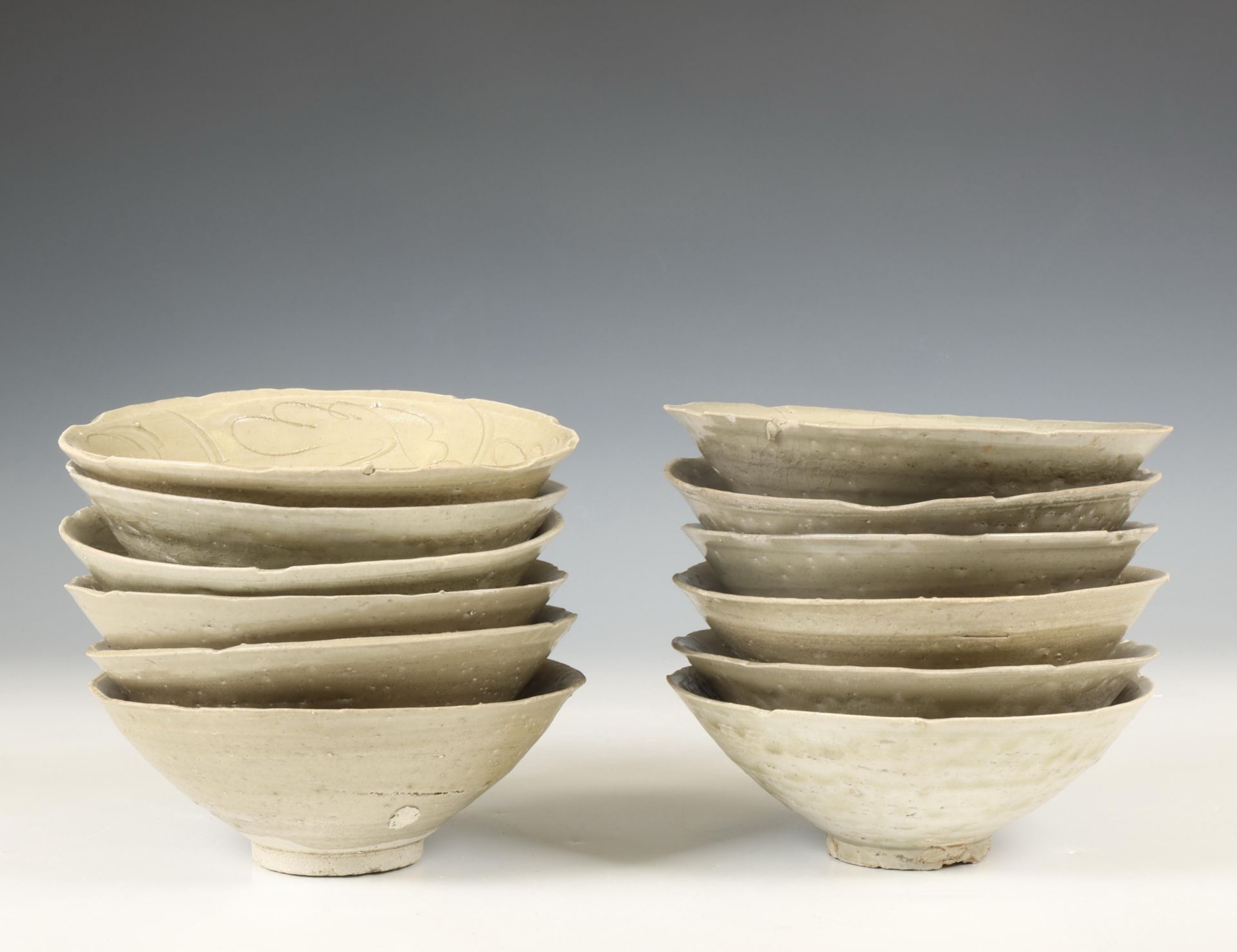 China, collection of twelve celadon-glazed bowls, Northern Song dynasty, 10th-12th century, - Bild 4 aus 5