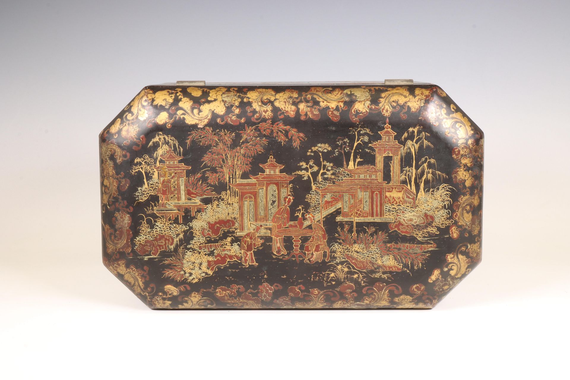 China, an export lacquer teabox lined with pewter caddies, 19th century, - Image 5 of 6