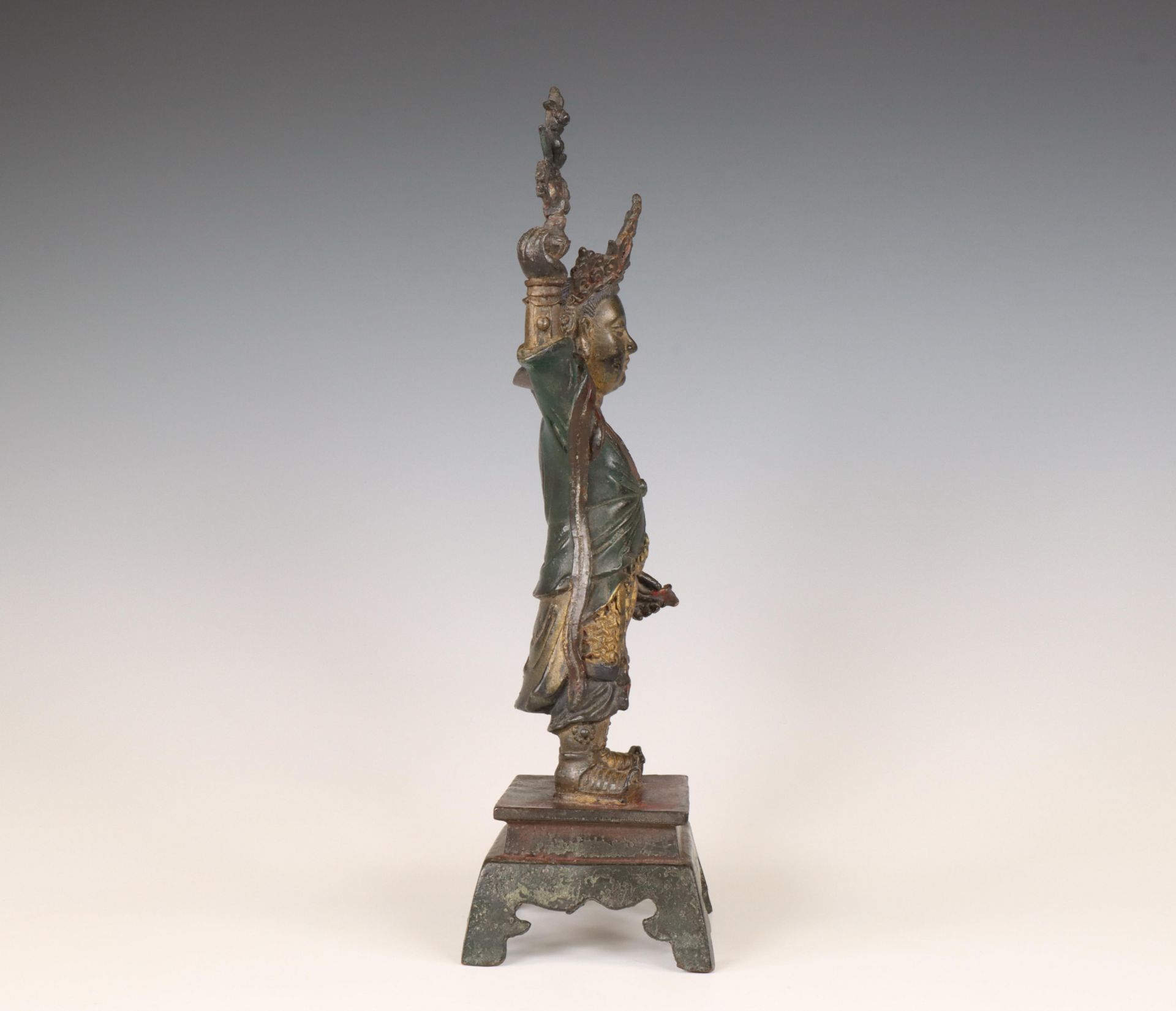 China, a bronze figure of a Heavenly King, Ming dynasty, 17th-18th century, - Bild 3 aus 6