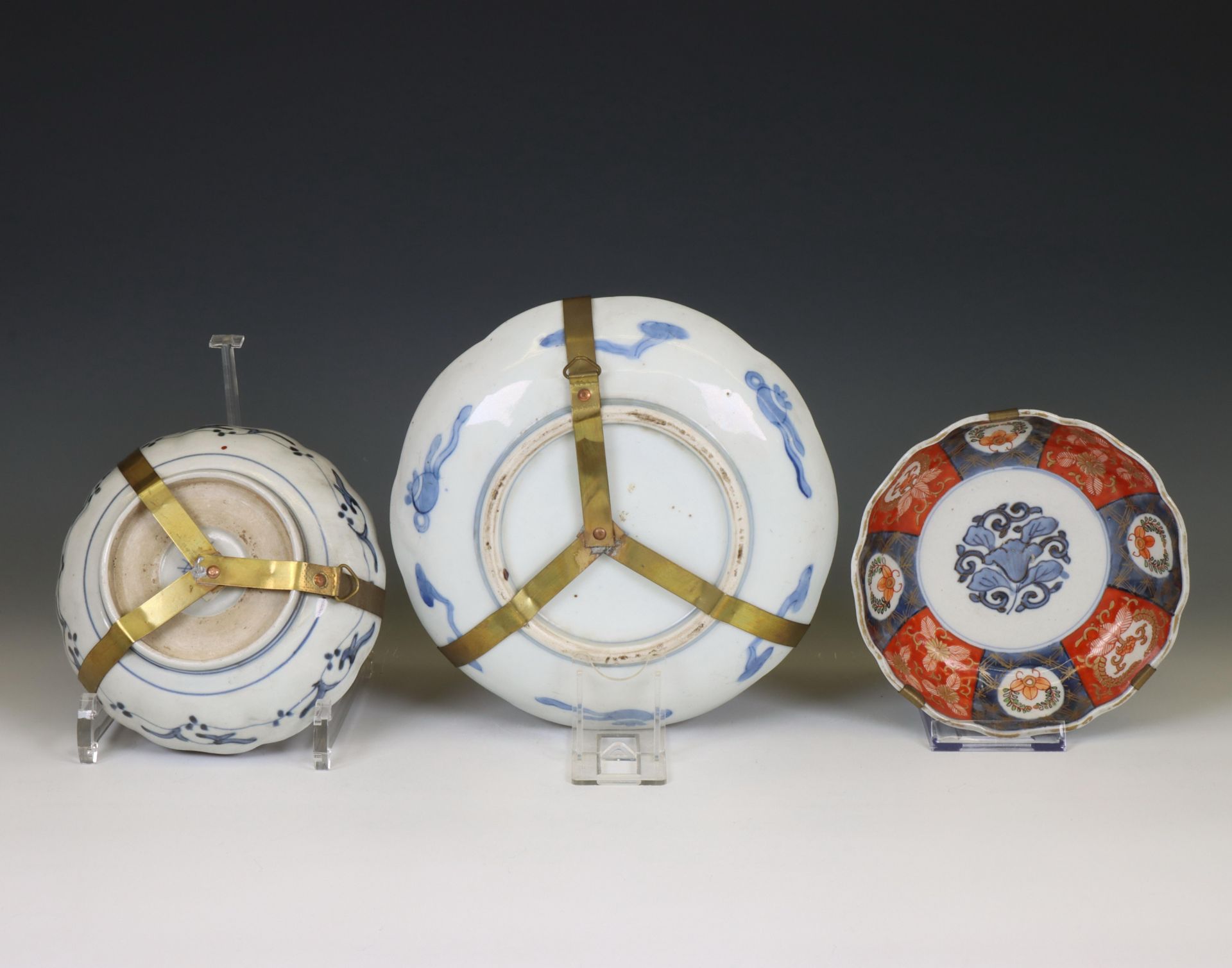 Japan, two sets of Imari dishes, Meiji period (1868-1912), - Bild 2 aus 2