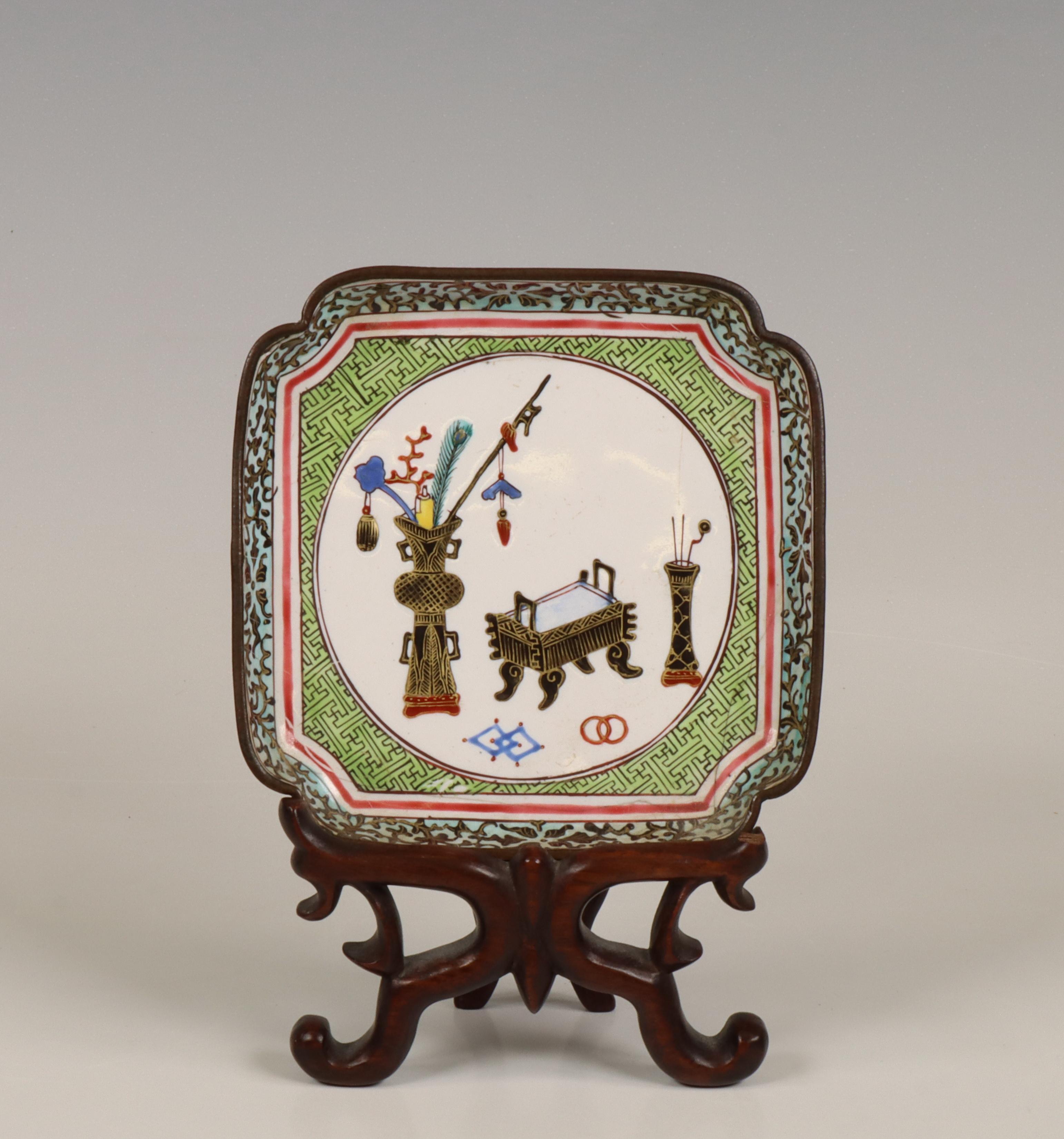 China, a Canton enamel pattipan, late Qing dynasty (1644-1912),