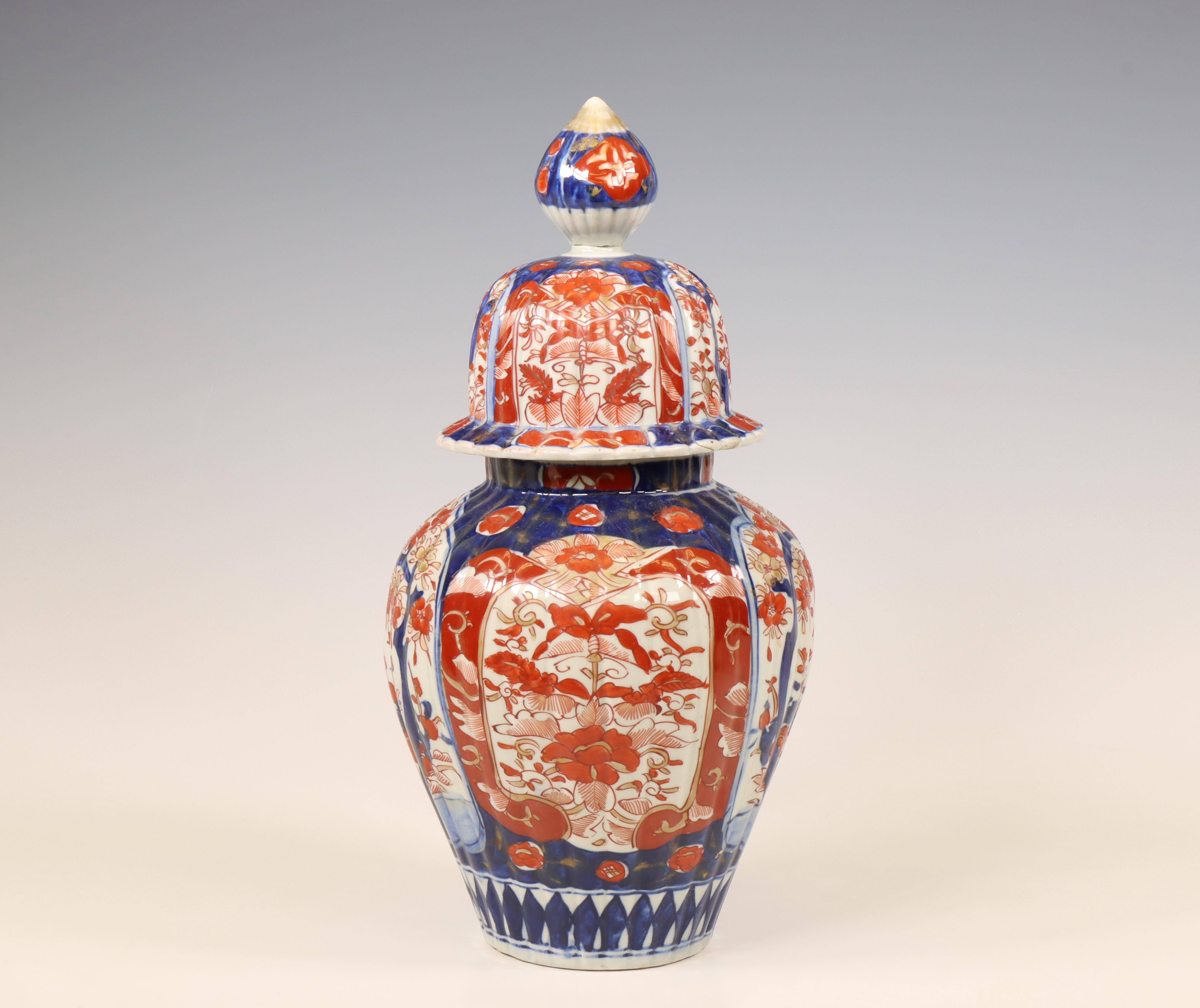 Japan, Imari porcelain baluster jar and cover, 19th/ 20th century, - Image 2 of 4