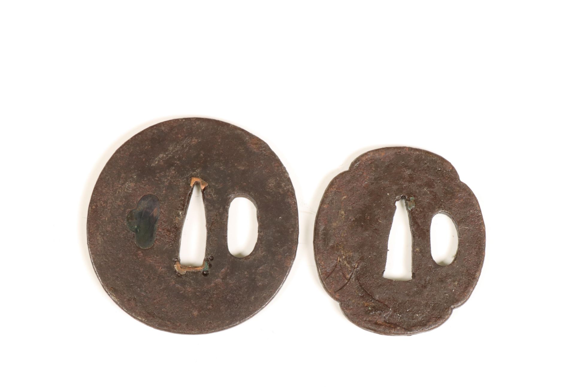 Japan, two iron tsuba's with gold- and silver inlay, Edo period (1615-1868); - Bild 2 aus 2