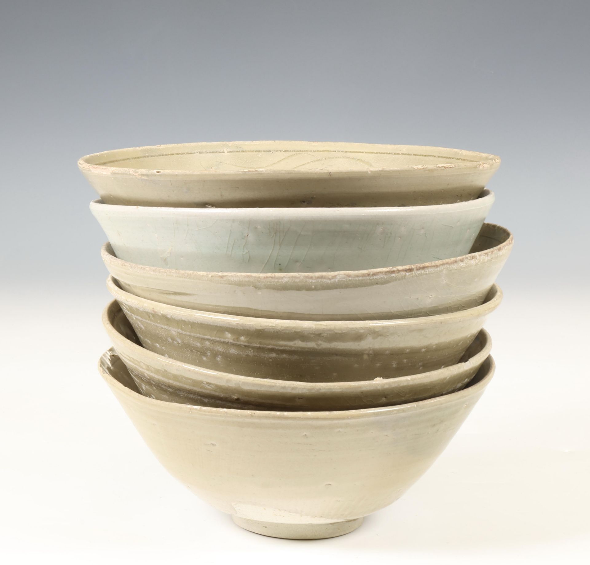 China, collection of six celadon-glazed bowls, Northern Song dynasty, 10th-12th century, - Bild 2 aus 3