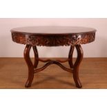 China, ronde hardhouten tafel en zes -stoelen.