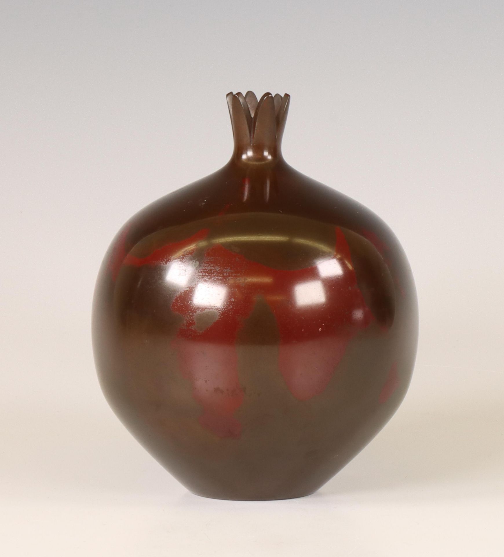 Japan, purple/ brown patinated bronze vase, signed Tadashi Nishimura (b. 1928),