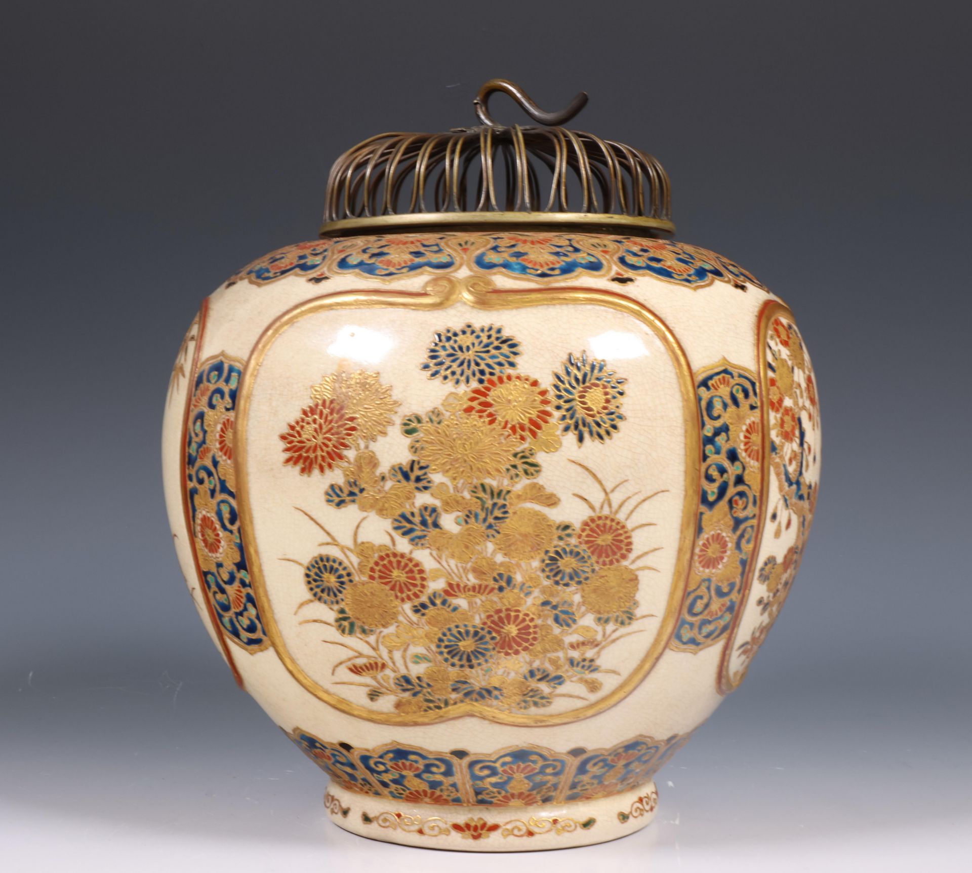 Japan, Satsuma porcelain vase, 19th century, - Bild 2 aus 6