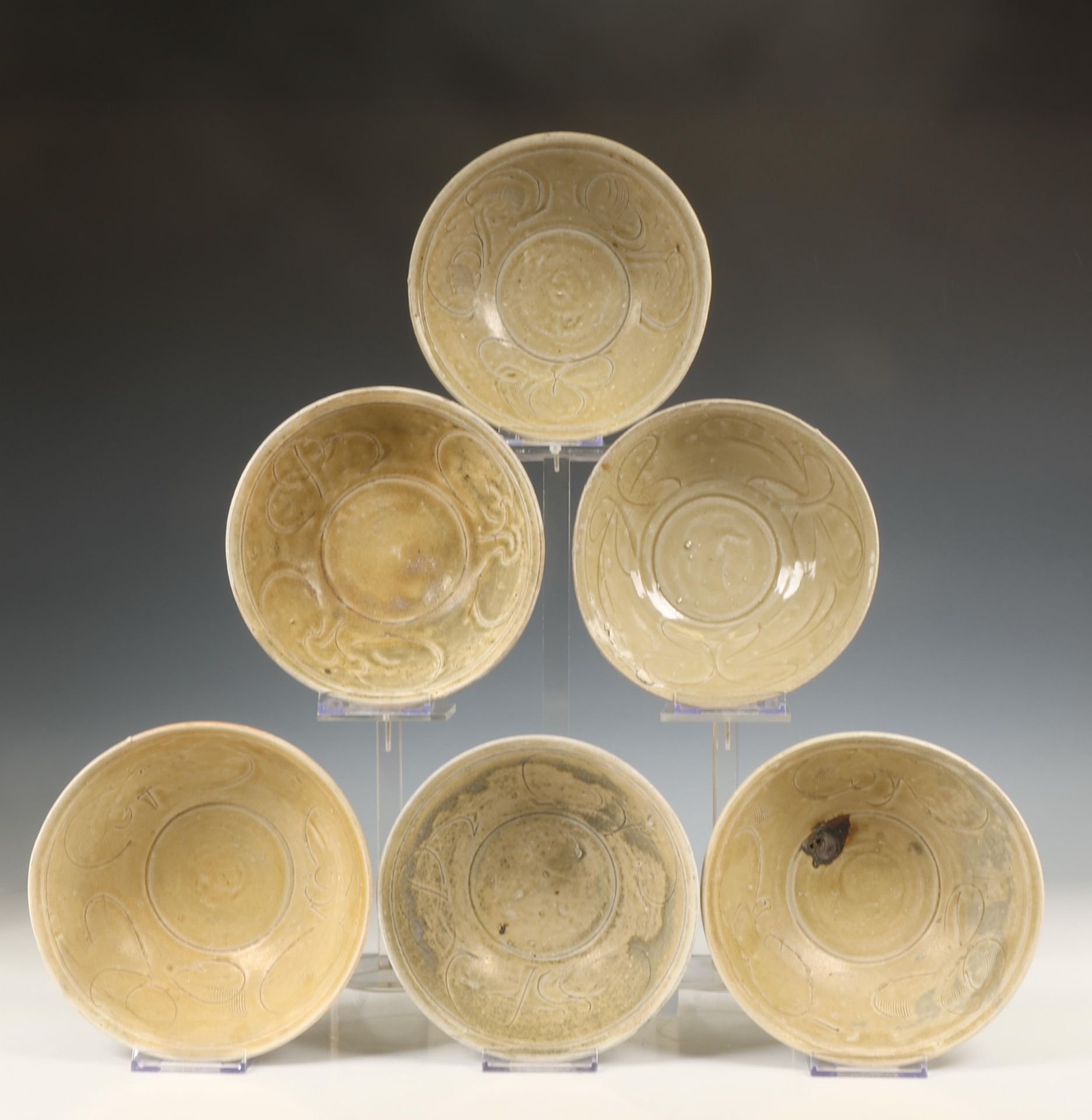 China, collection of eighteen celadon-glazed bowls, Northern Song dynasty, 10th-12th century, - Bild 7 aus 7