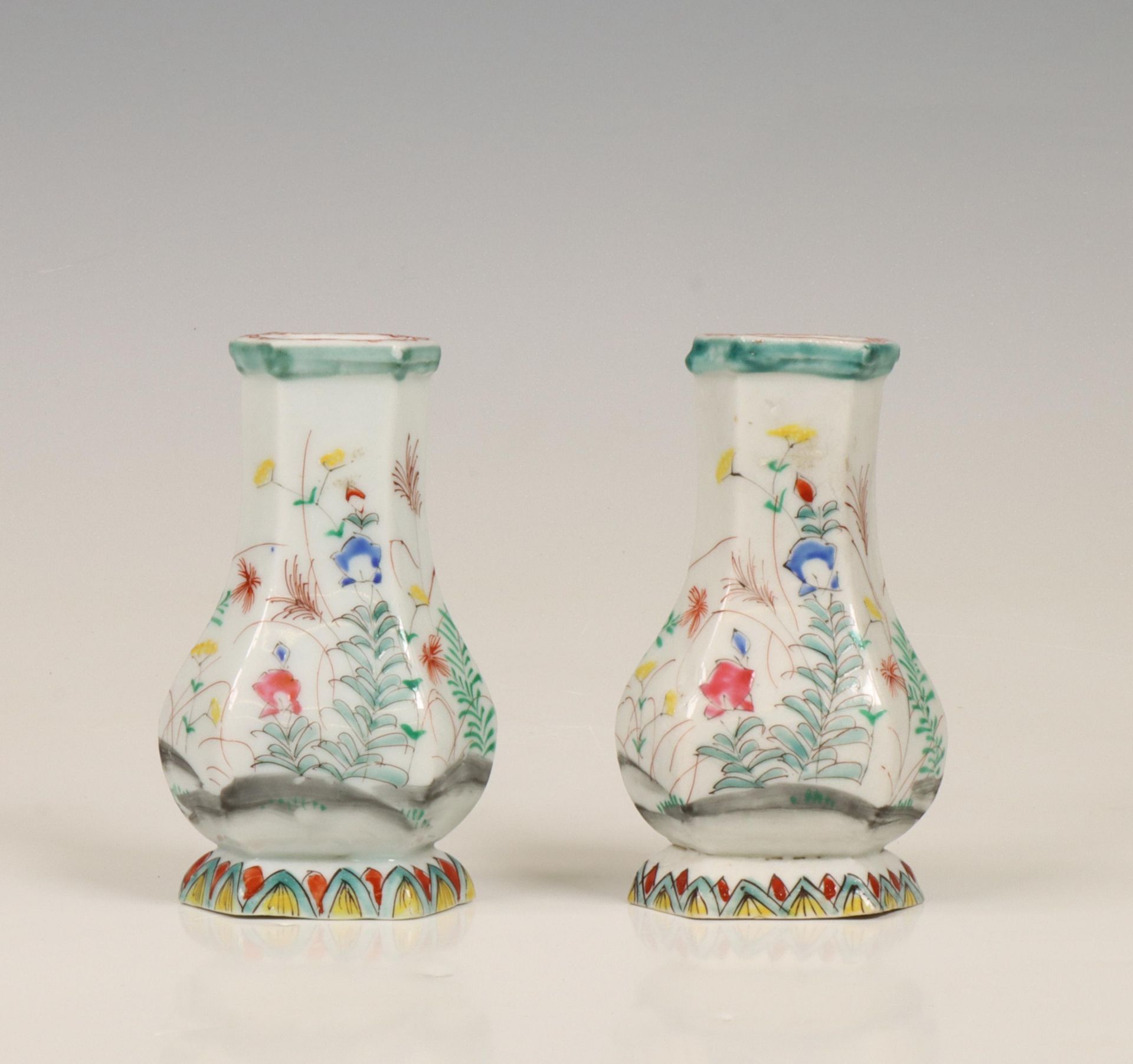 Japan, a pair of small famille rose porcelain vases, ca. 1900,