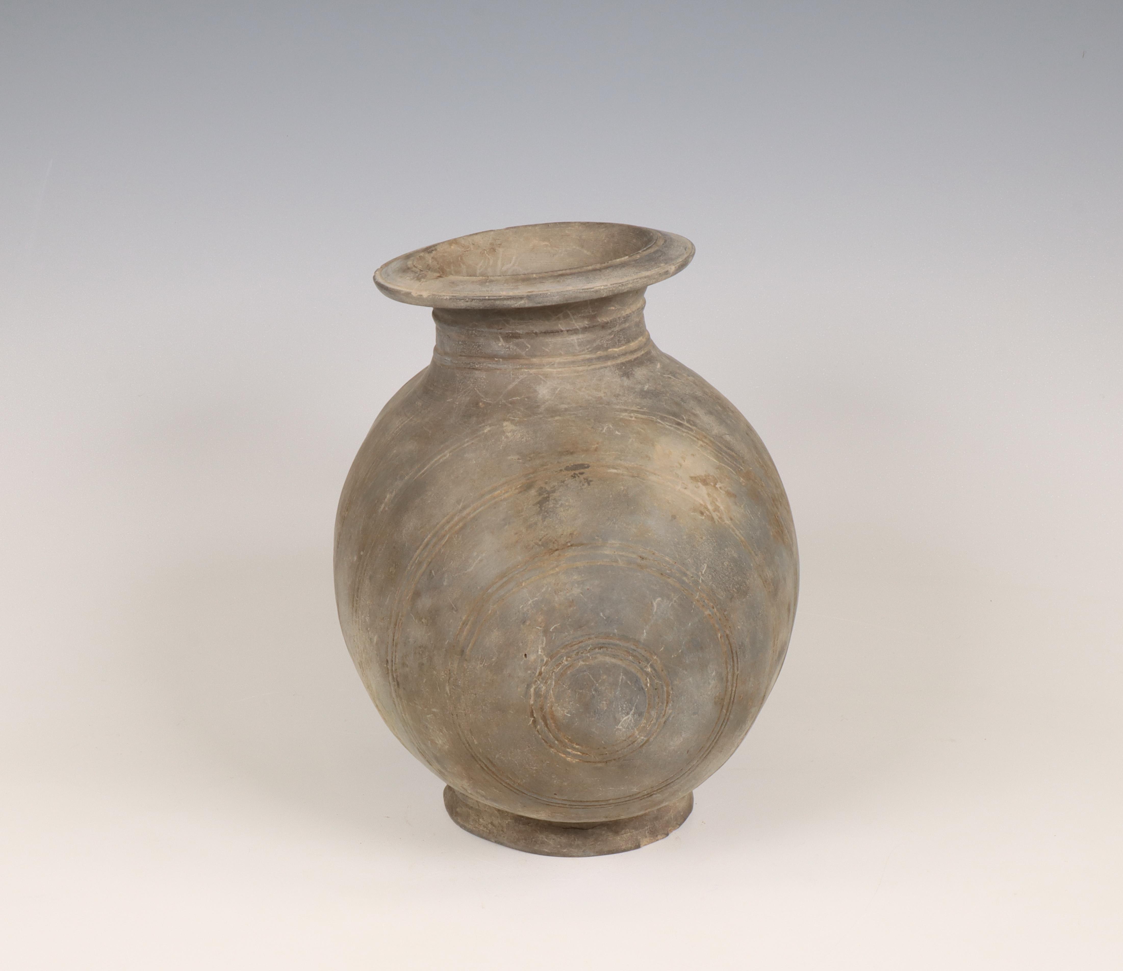 China, grey earthenware cocoon vase, Han dynasty (206 BC-220 AD), - Image 3 of 6