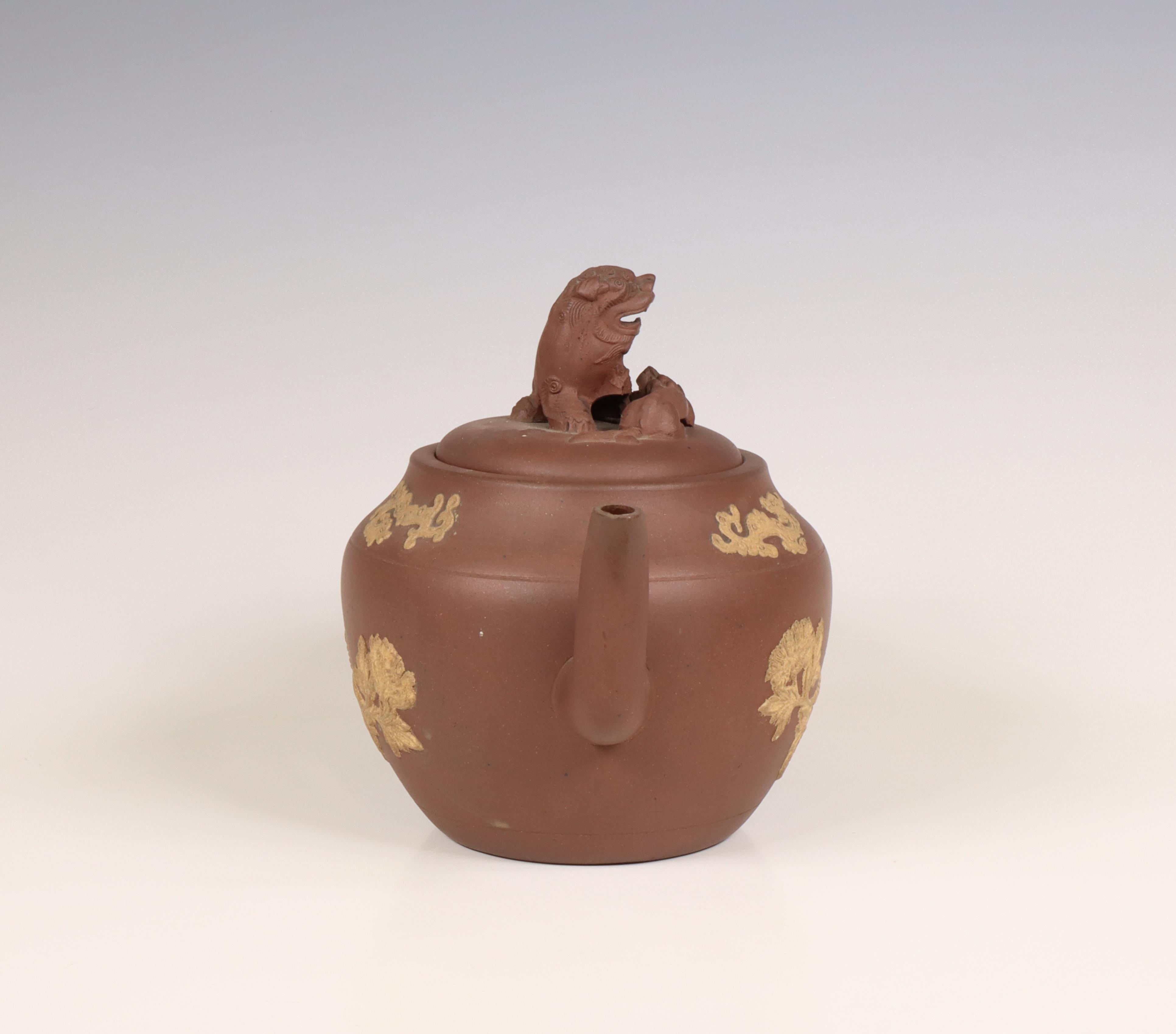 China, Yixing earthenware teapot and cover, 19th/ 20th century, - Image 3 of 6