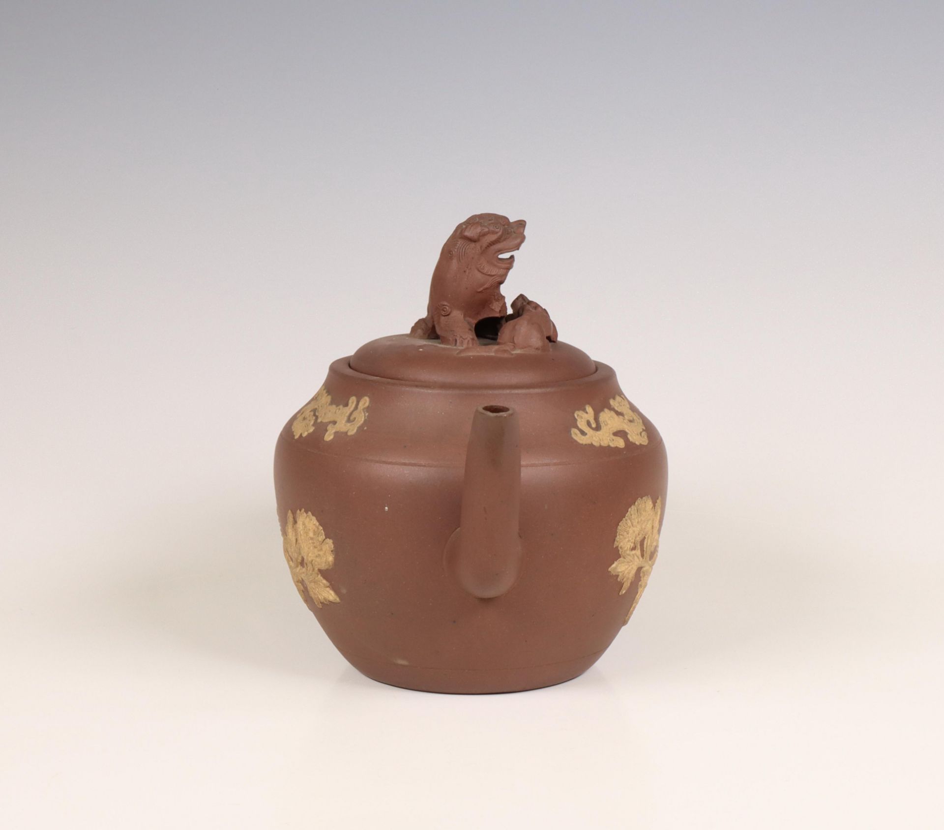 China, Yixing earthenware teapot and cover, 19th/ 20th century, - Bild 3 aus 6
