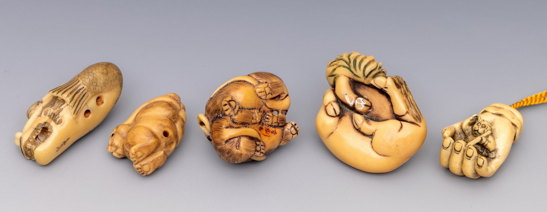 Five mostly tagua nut netsukes, 20th century - Bild 2 aus 2