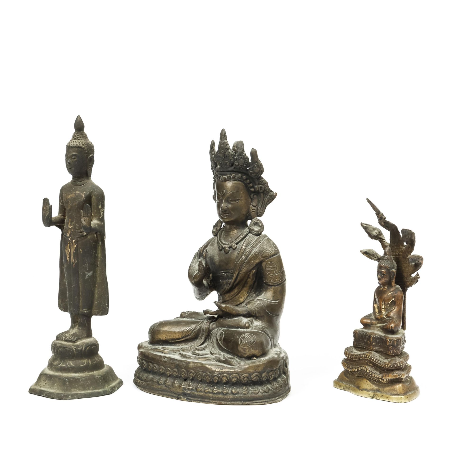 Thailand, a bronze figure of Buddha Muchalinda and a standing figure of Buddha and Sino-Tibet, a sea - Bild 2 aus 4