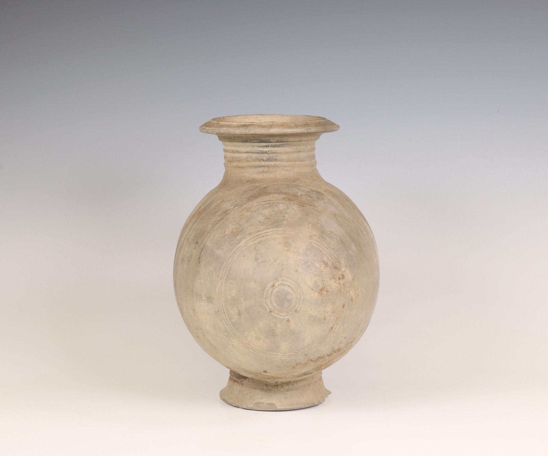 China, grey earthenware cocoon vase, Han dynasty (206 BC-220 AD), - Bild 6 aus 6