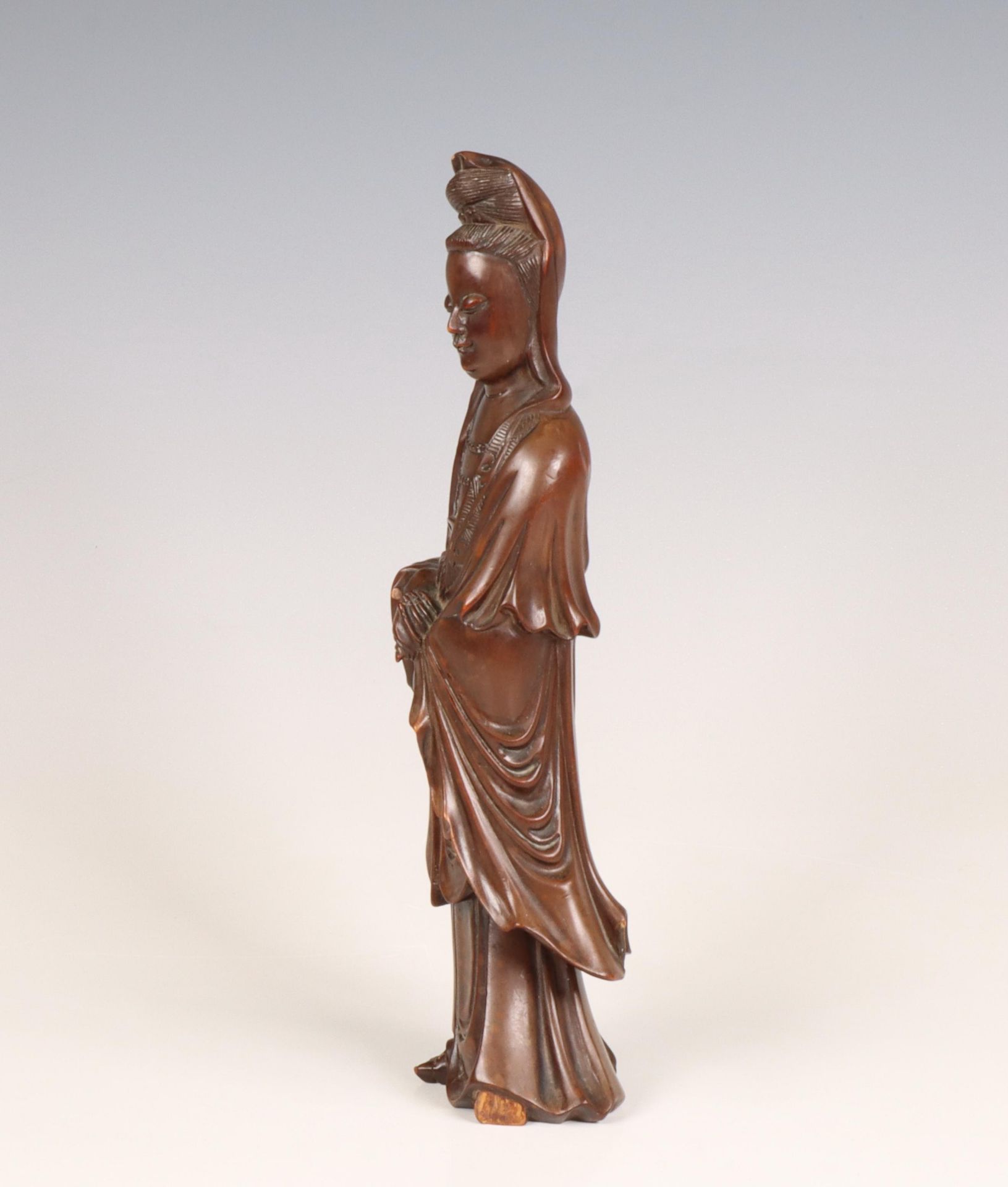 China, a wood figure of Guanyin, 19th century, - Bild 3 aus 5