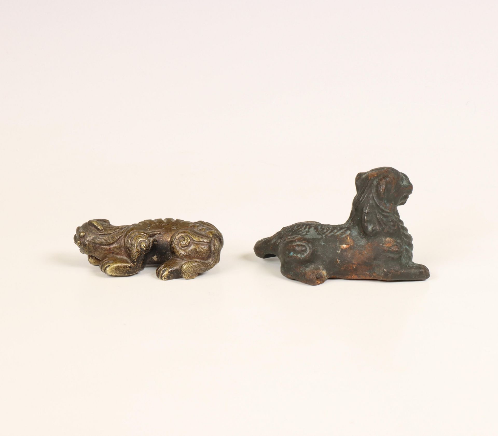 China, two bronze scroll weights, Qing dynasty (1644-1912), - Bild 4 aus 4