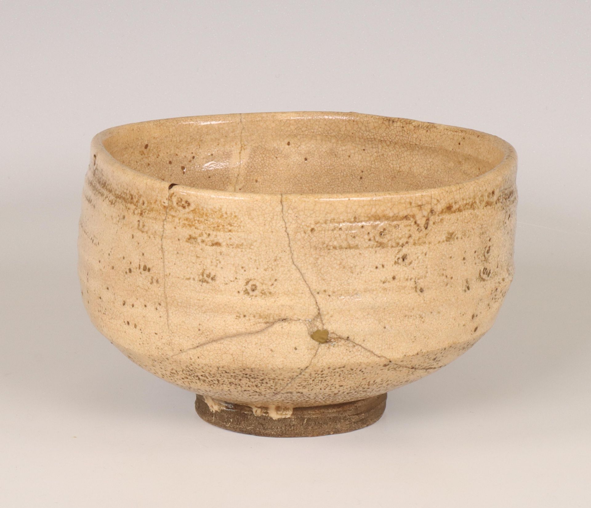 Japan, Hagi ceramic tea bowl, Edo period (1603-1868)
