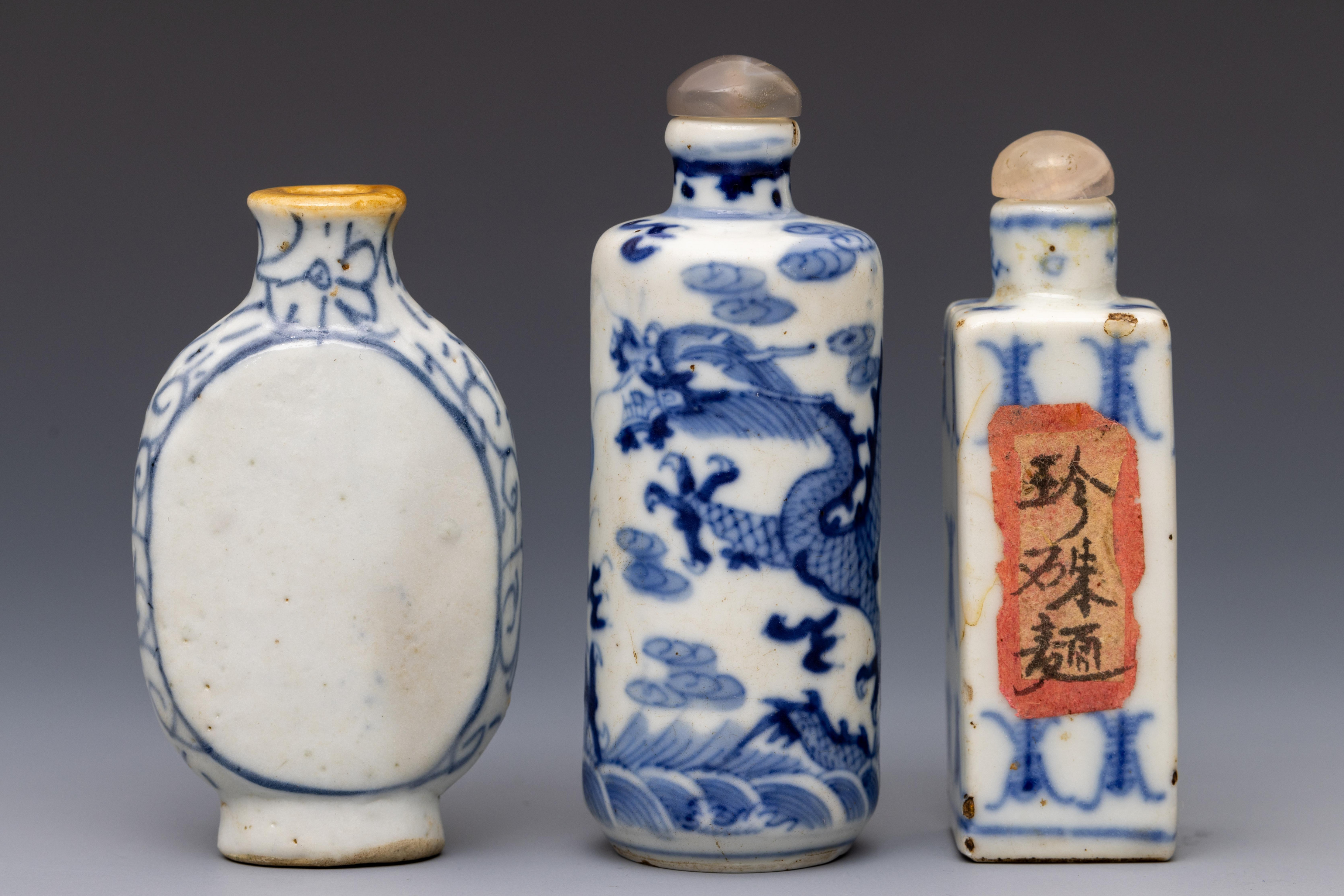 China, three blue and white porcelain snuff bottles and two stoppers, 20th century, - Image 2 of 2