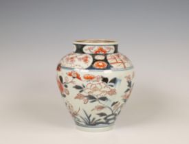 Japan, an Imari porcelain baluster jar, 17th century,