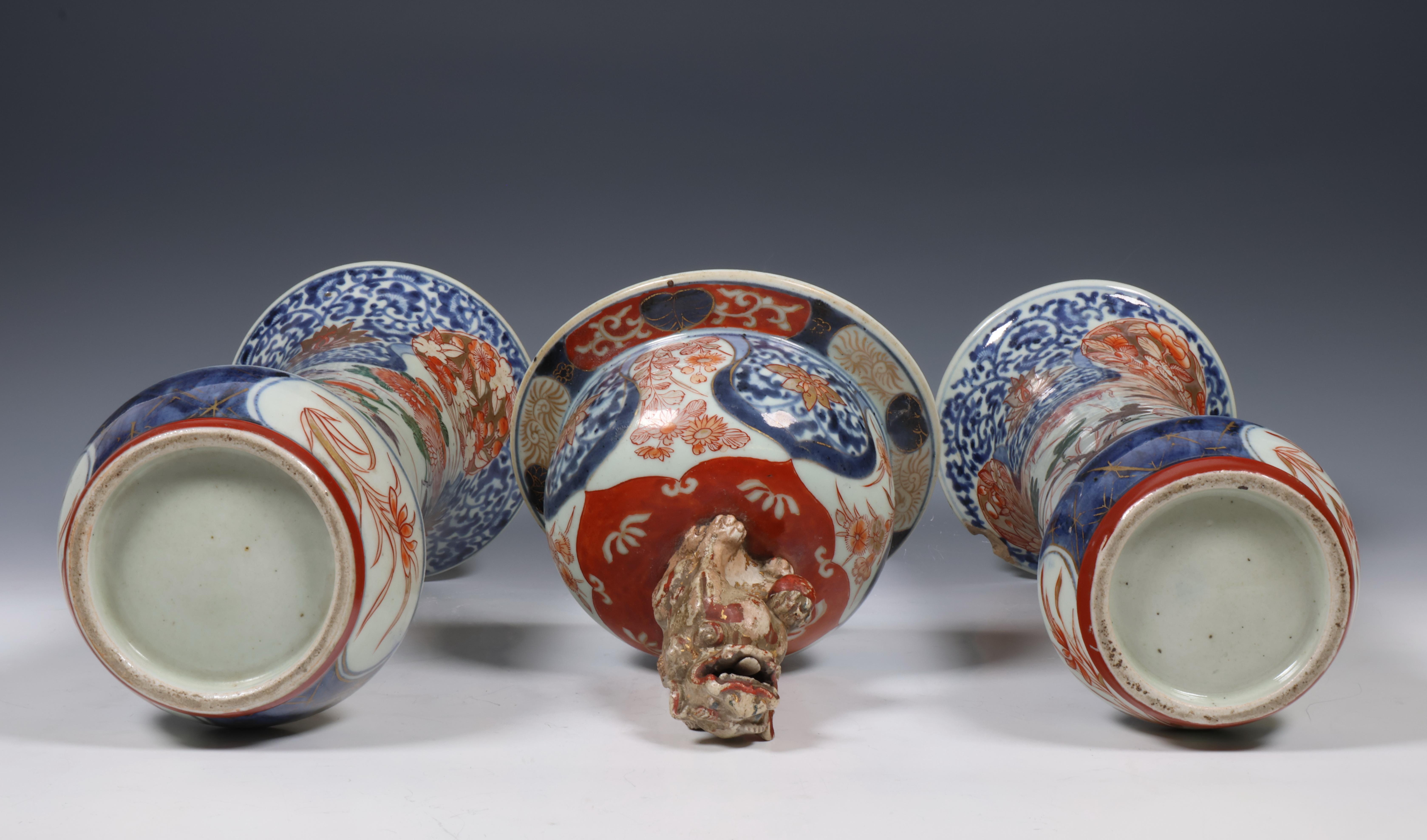 Japan, five-part Imari porcelain garniture, 18th century, - Image 2 of 8