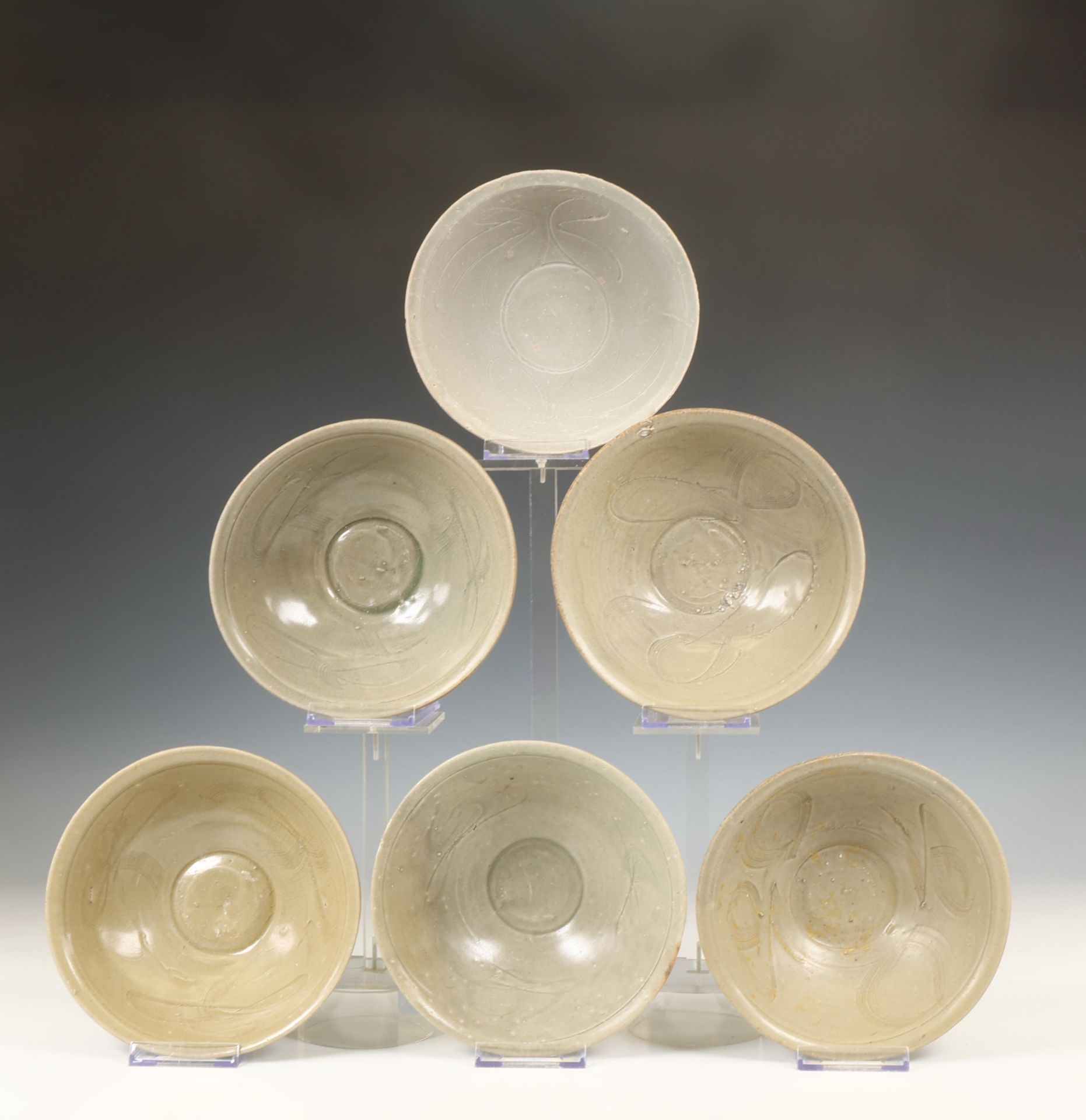 China, collection of various celadon-glazed bowls, Northern Song dynasty, 10th-12th century, - Bild 5 aus 8