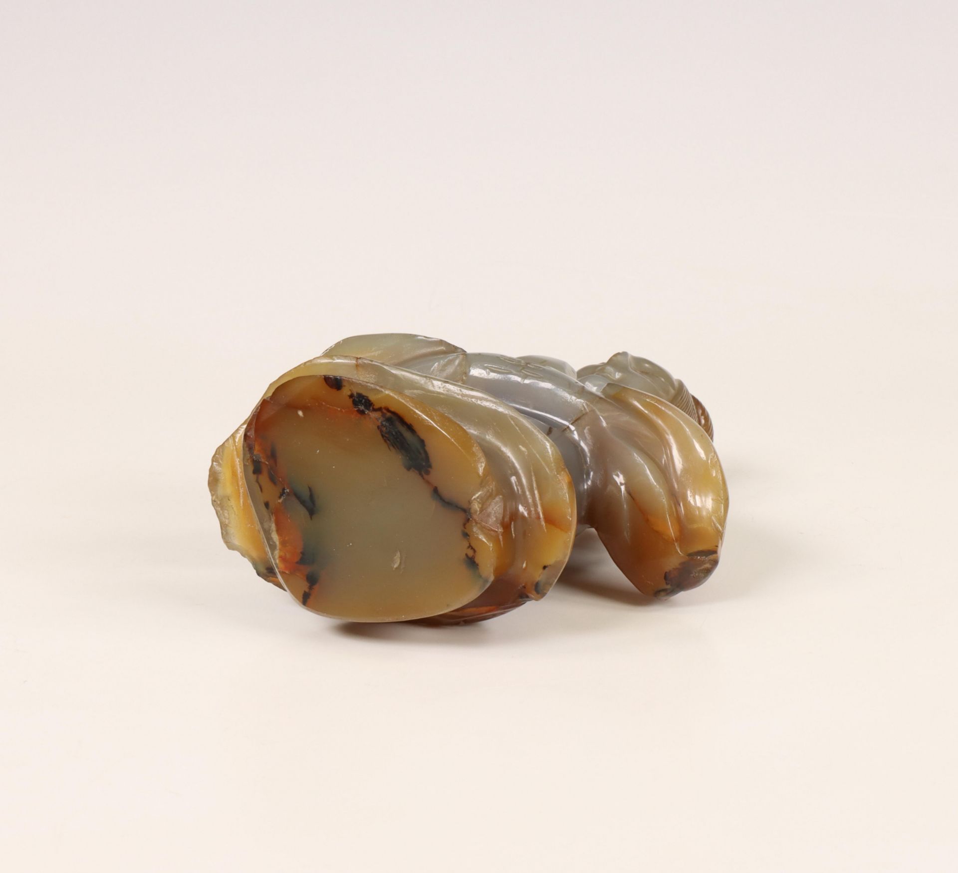 China, an agate carving of a lady, 20th century, - Image 2 of 3