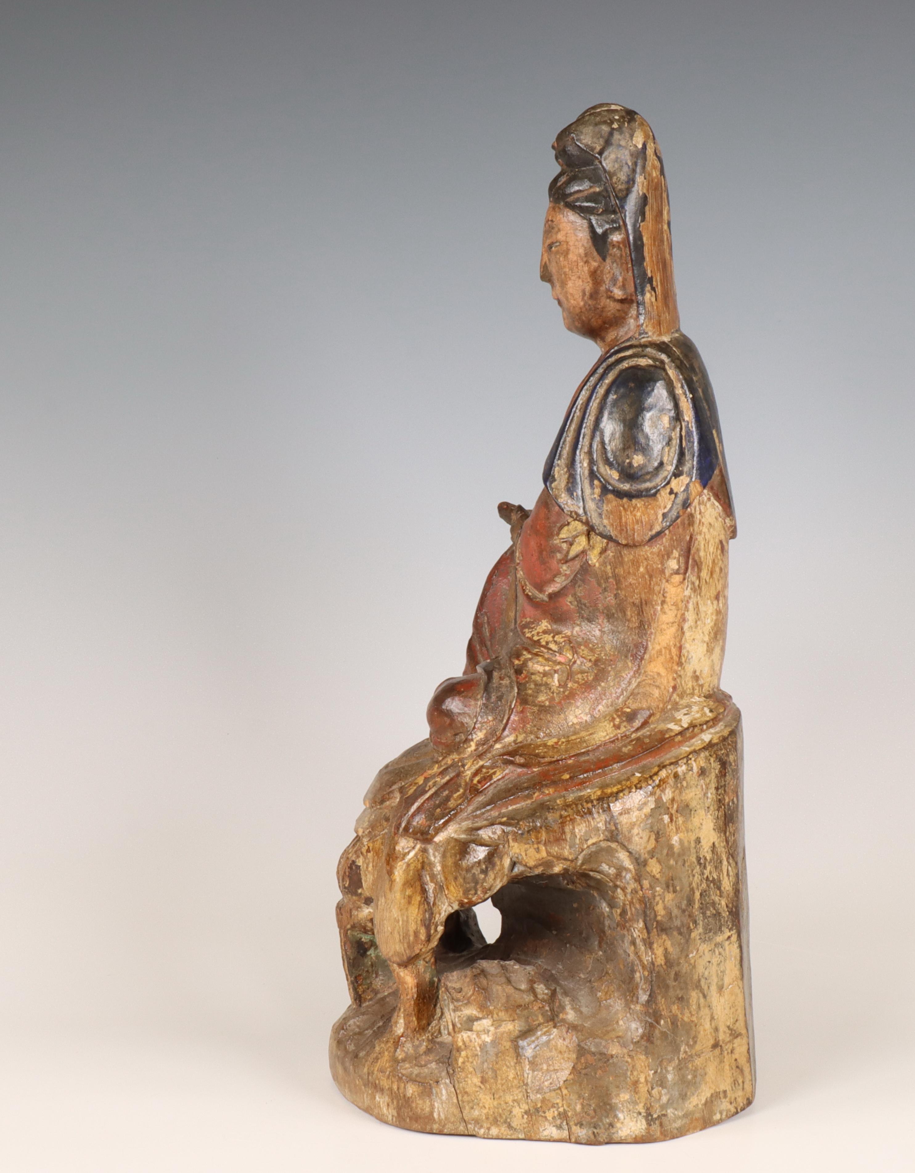 China, polychrome painted wooden figure of Guanyin, ca. 1900, - Image 5 of 5