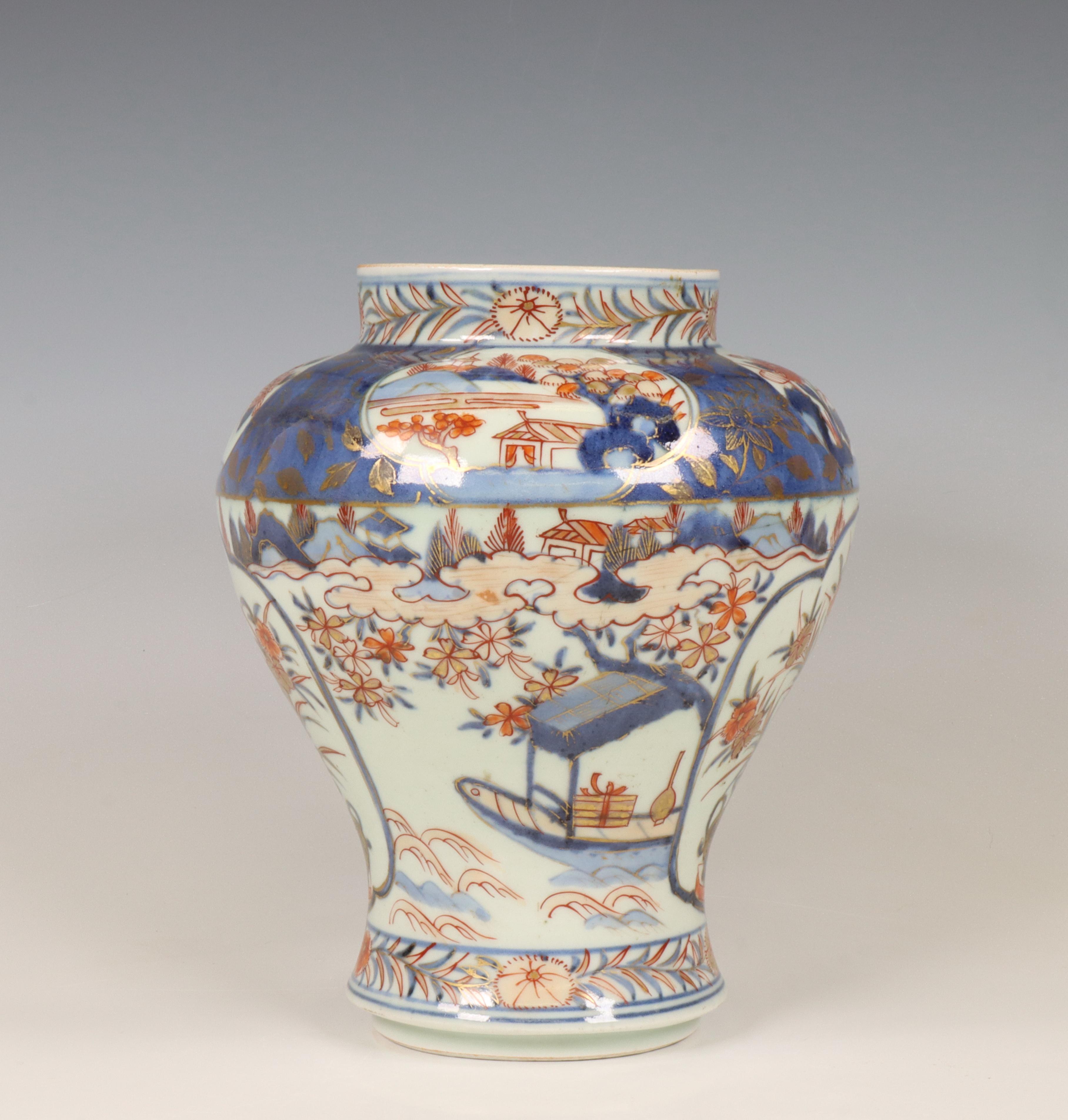 Japan, an Imari porcelain baluster vase, 17th/ 18th century, - Image 3 of 4