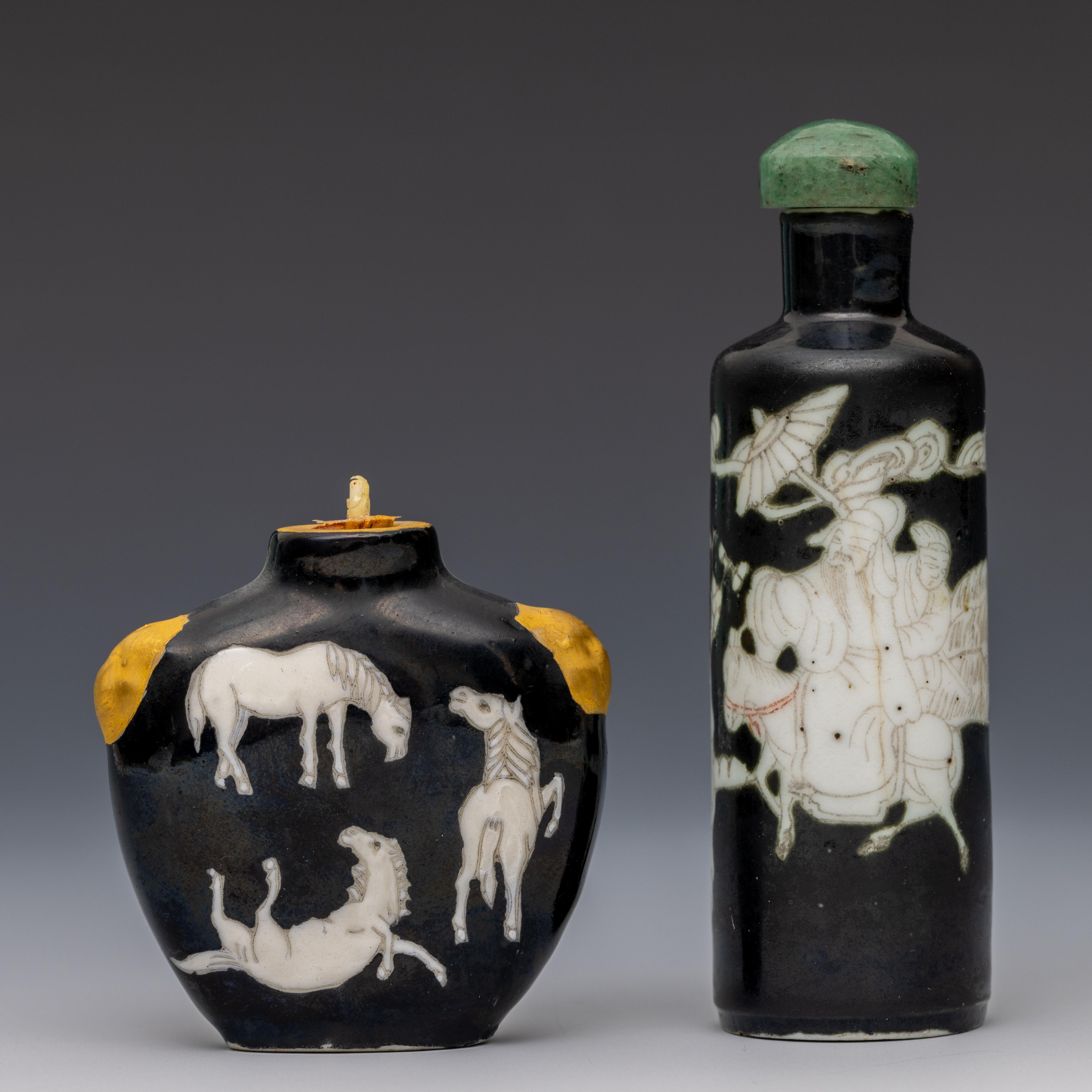 China, two black-ground porcelain snuff bottles and one stopper, late Qing dynasty (1644-1912), - Image 3 of 3