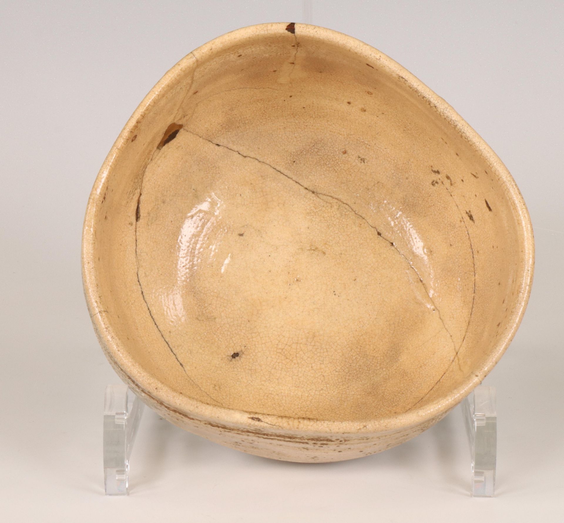 Japan, Hagi ceramic tea bowl, Edo period (1603-1868) - Image 3 of 3