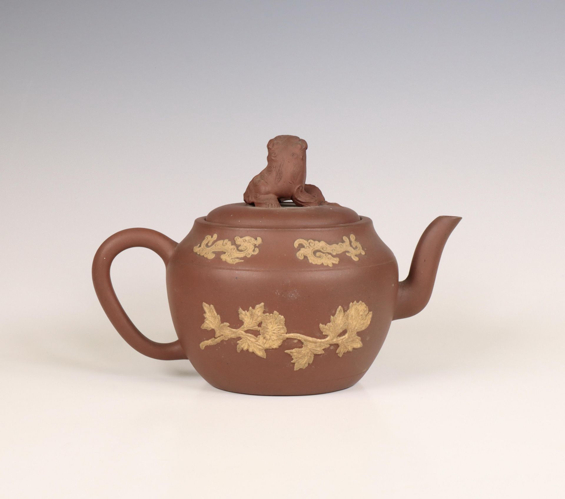 China, Yixing earthenware teapot and cover, 19th/ 20th century, - Bild 2 aus 6