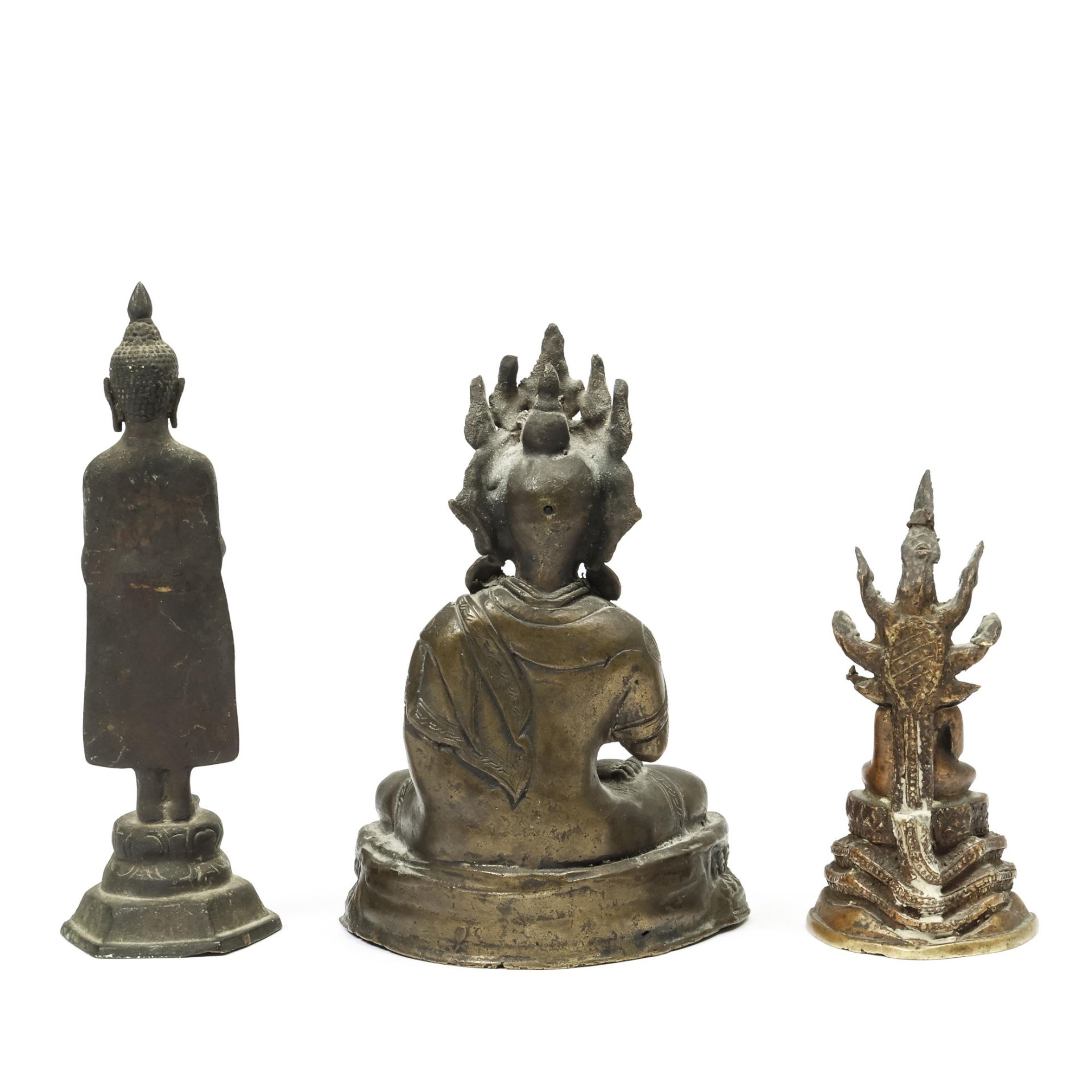 Thailand, a bronze figure of Buddha Muchalinda and a standing figure of Buddha and Sino-Tibet, a sea - Bild 3 aus 4