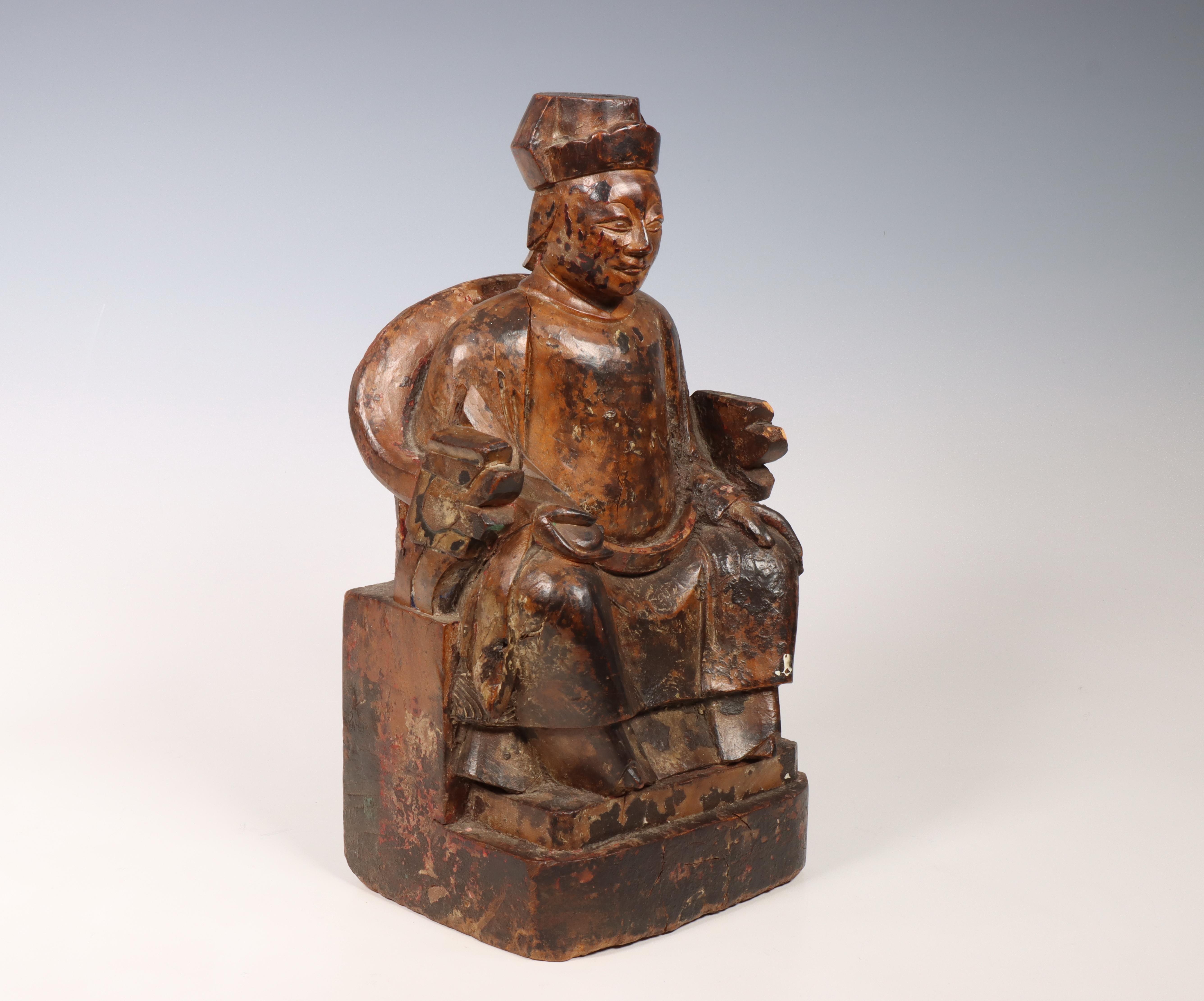 China, lacquered woorden model of a dignitary, 18th/ 19th century, - Image 3 of 3