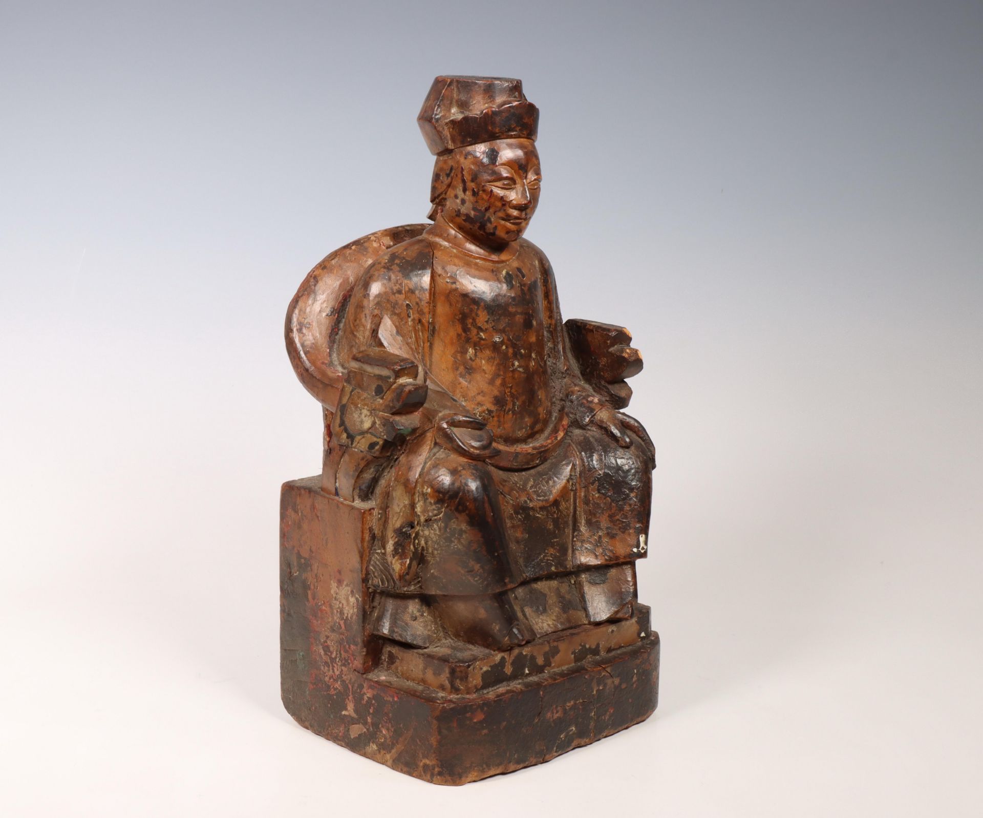 China, lacquered woorden model of a dignitary, 18th/ 19th century, - Bild 3 aus 3