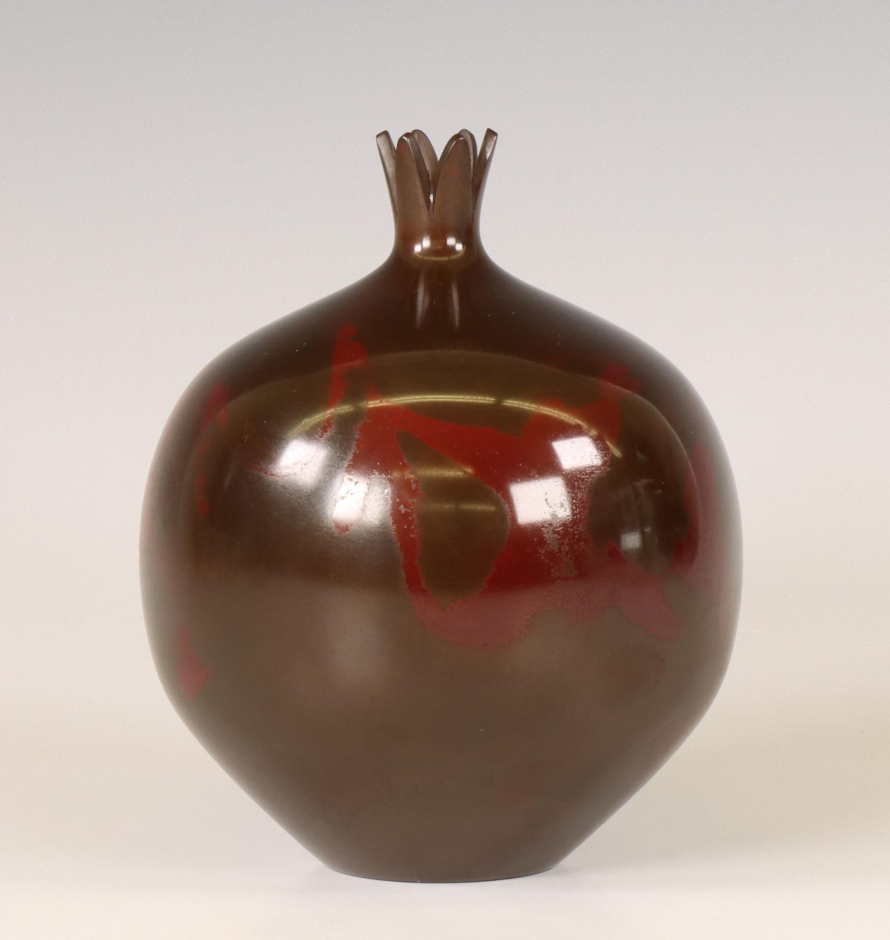 Japan, purple/ brown patinated bronze vase, signed Tadashi Nishimura (b. 1928), - Image 5 of 5